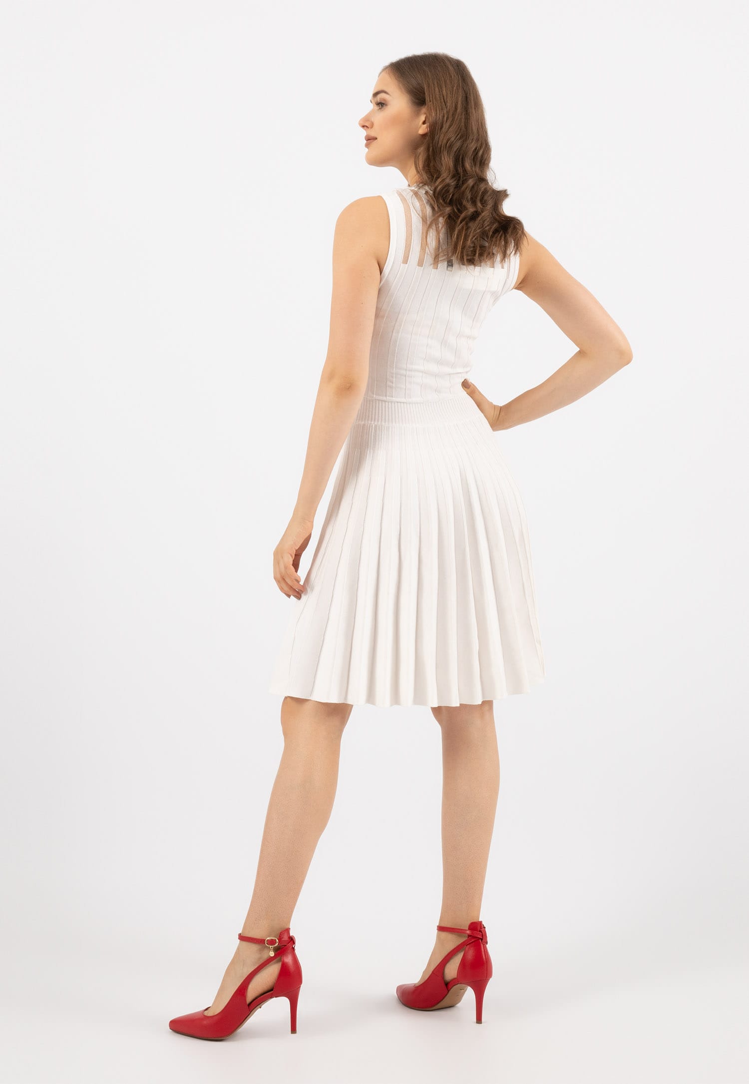 Czarne czółenka damskie z zapięciem wokół kostki