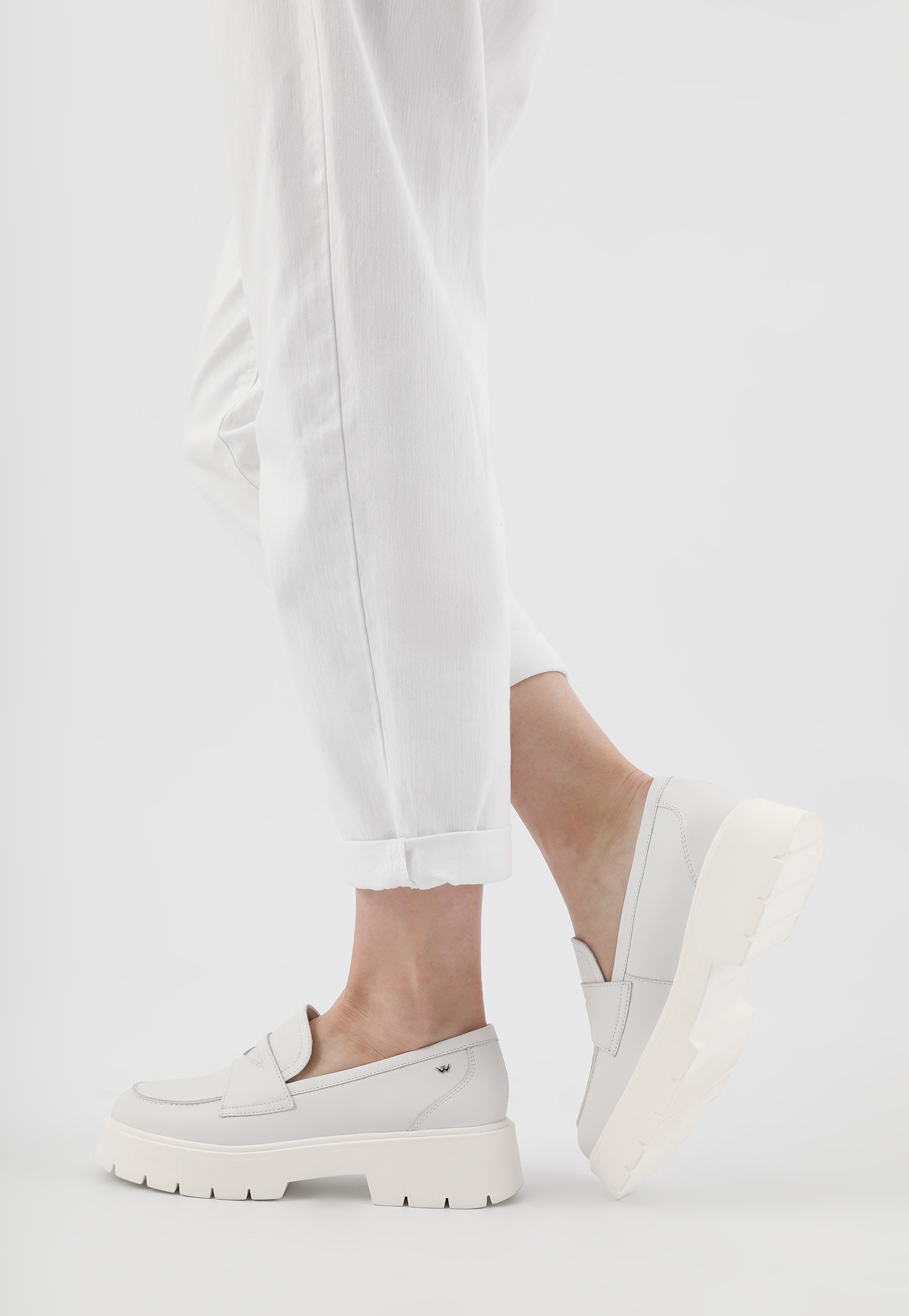 Białe mokasyny damskie z lekką podeszwą