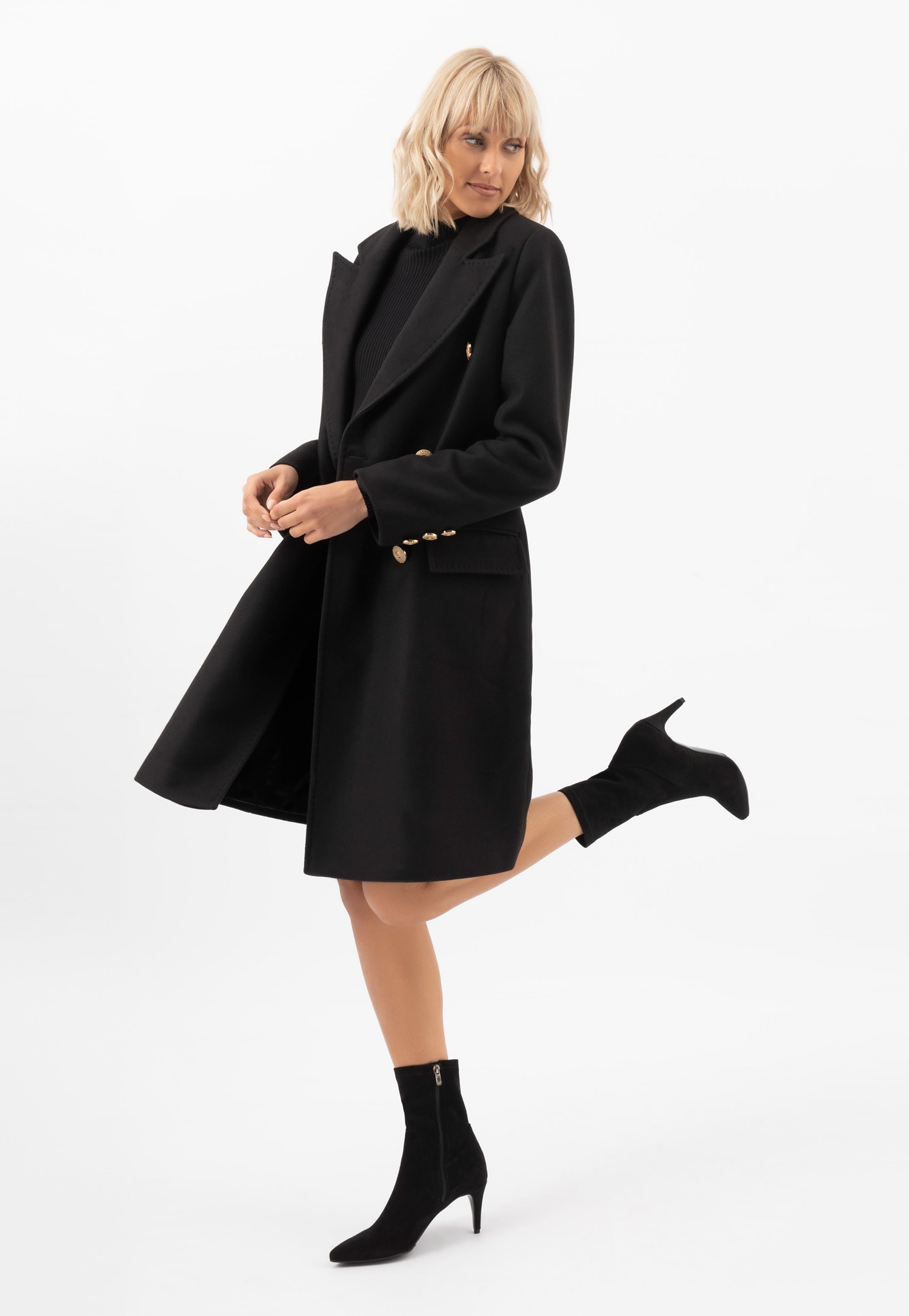 RELAKS czarny płaszcz damski ze złotymi guzikami