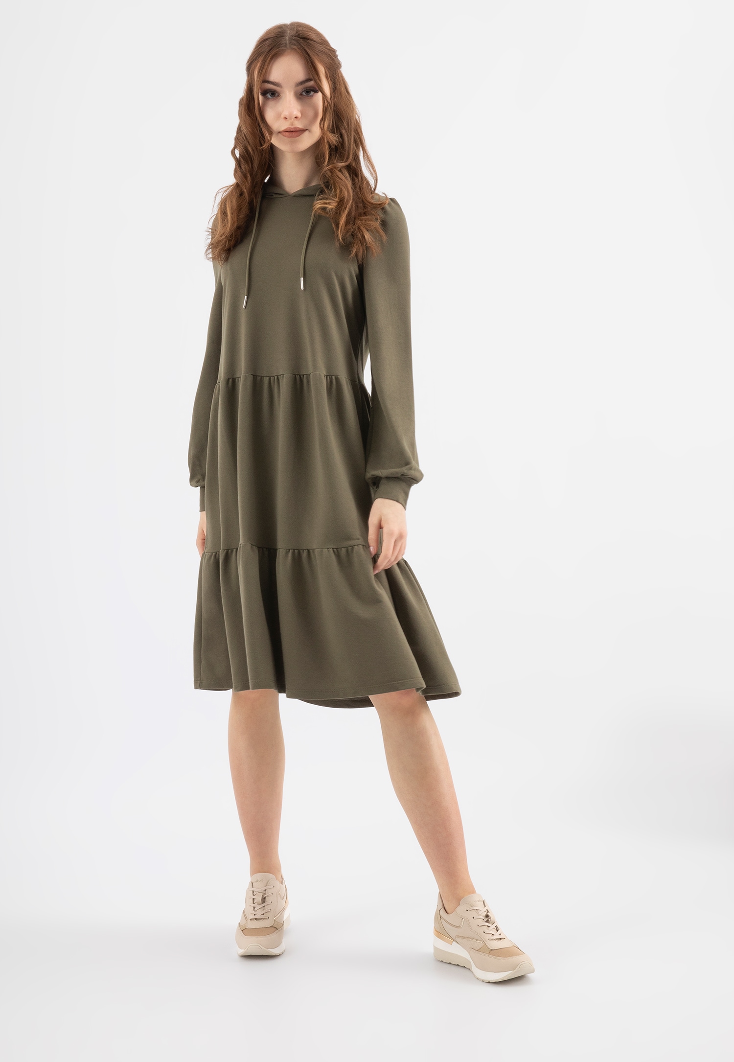 Beżowe sneakersy damskie ze złotymi elementami