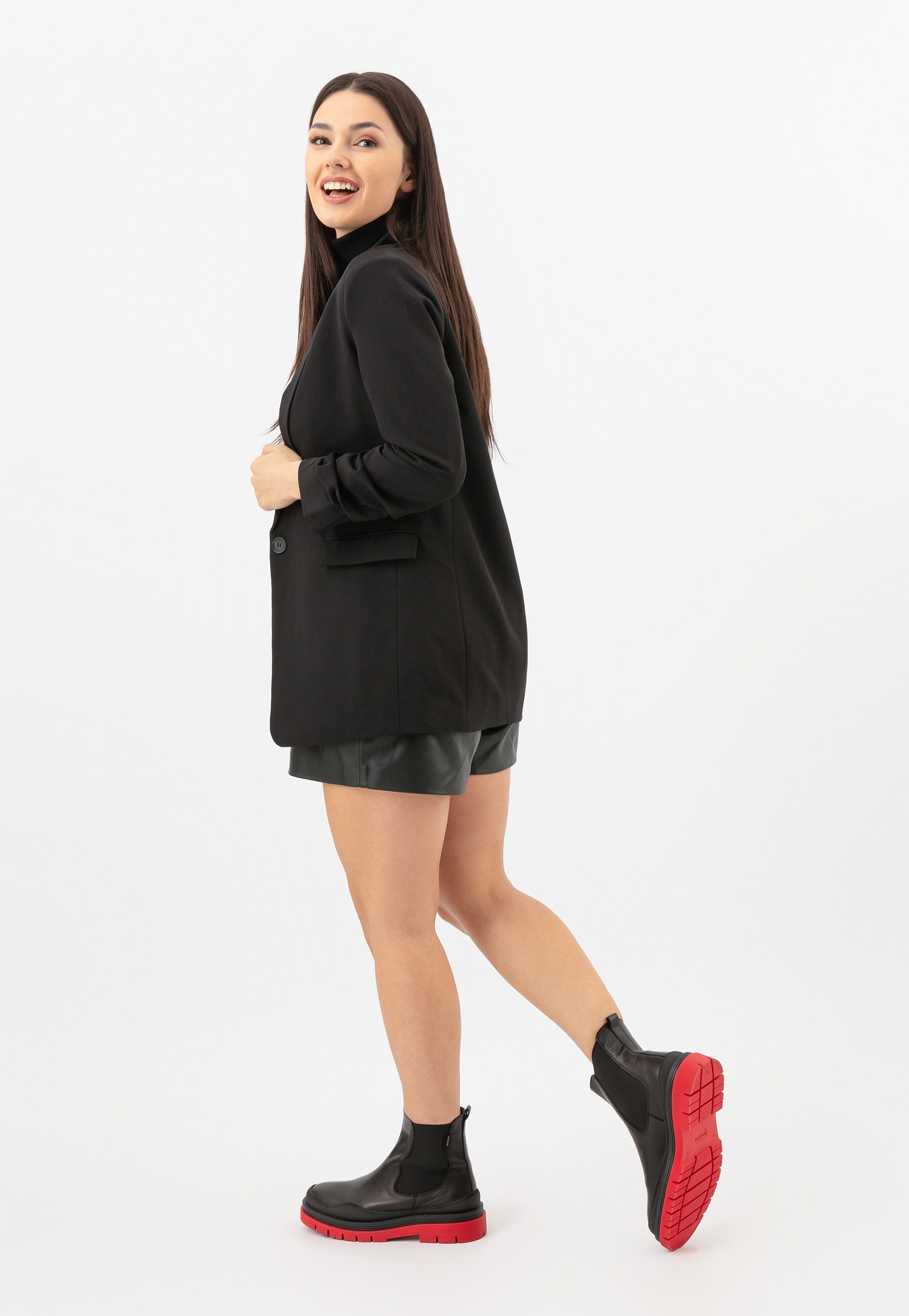 Czarne skórzane sztyblety damskie na czerwonej podeszwie