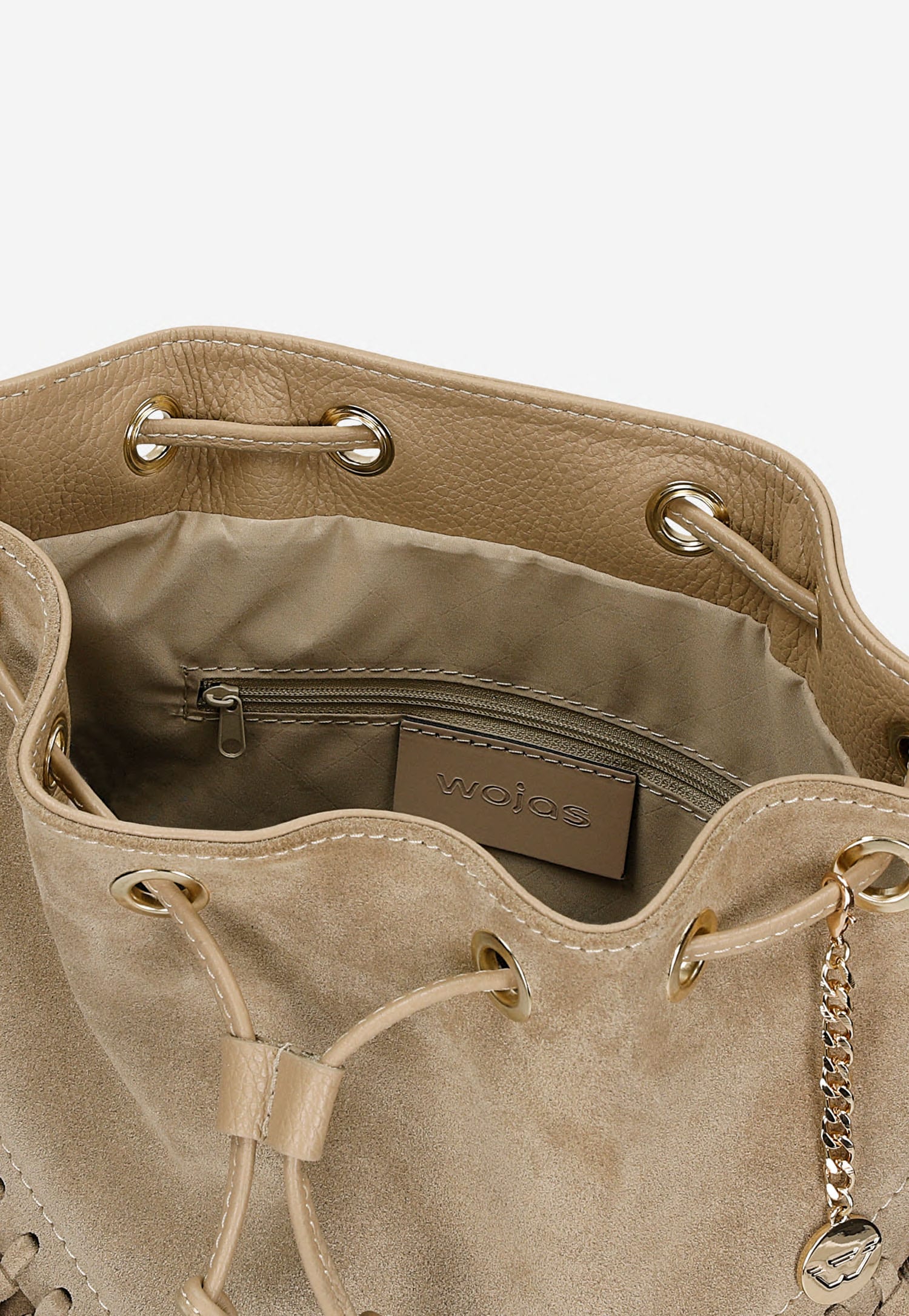 Czarna torebka z frędzlami w stylu boho