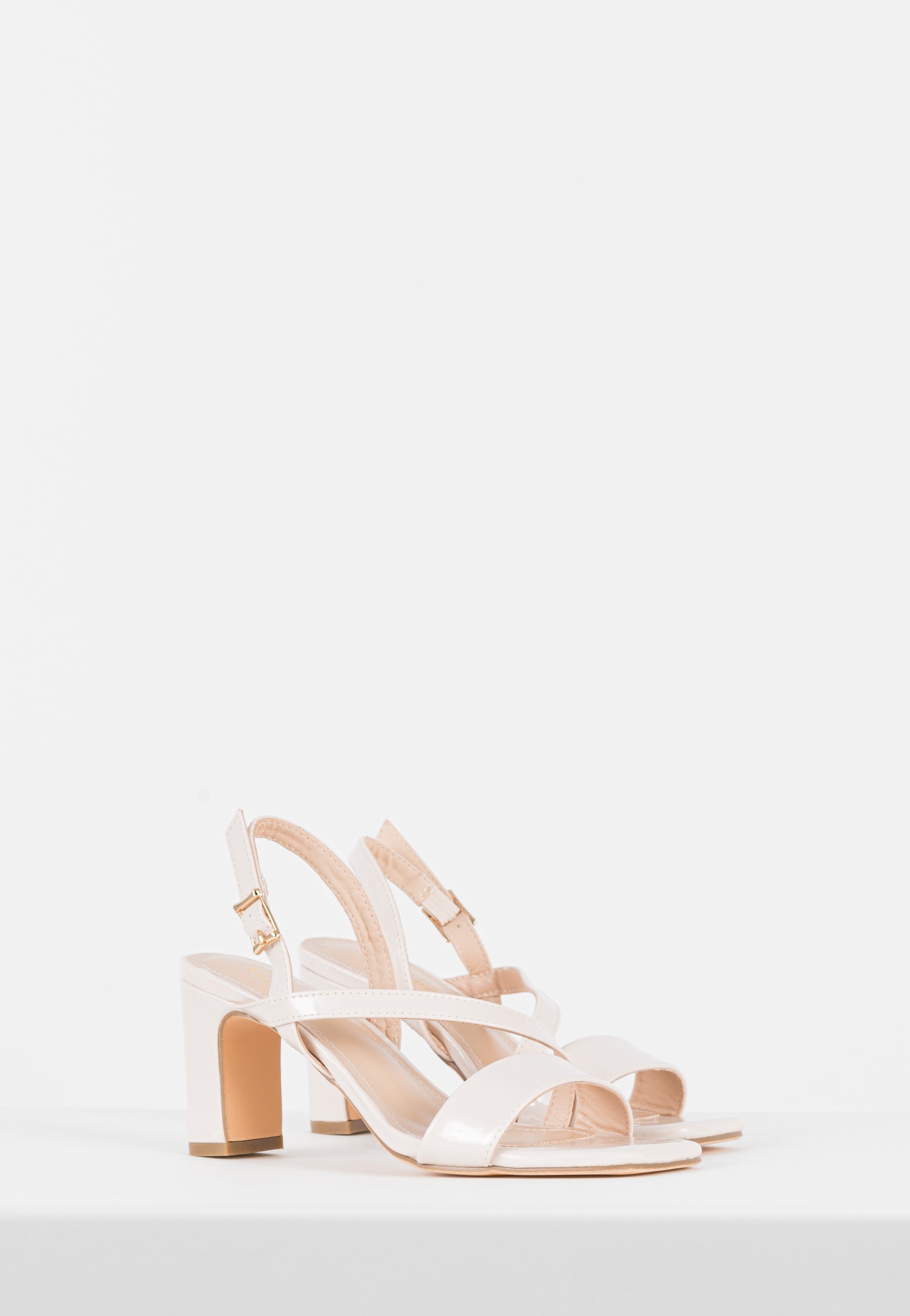 WJS czarne lakierowane sandały damskie na szerokim obcasie