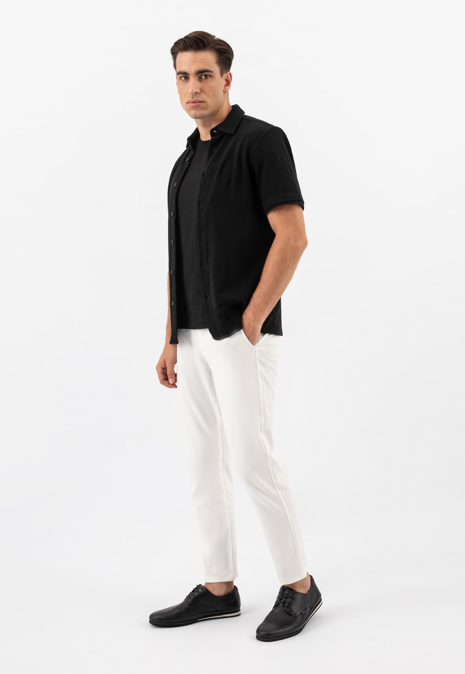 Czarne skórzane półbuty męskie na płaskiej podeszwie