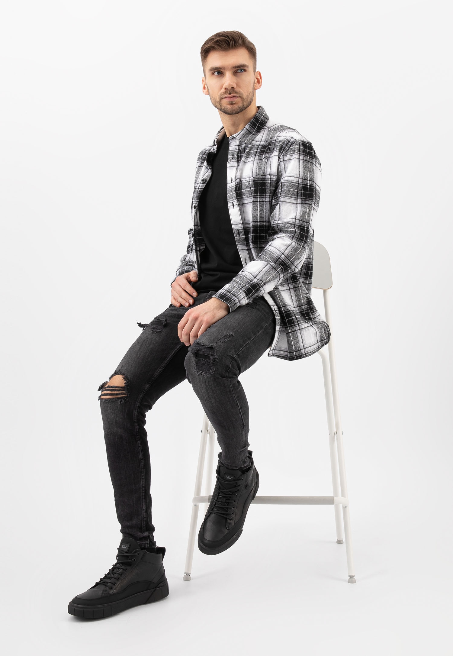 Czarne skórzane trzewiki męskie typu trampki z ociepleniem