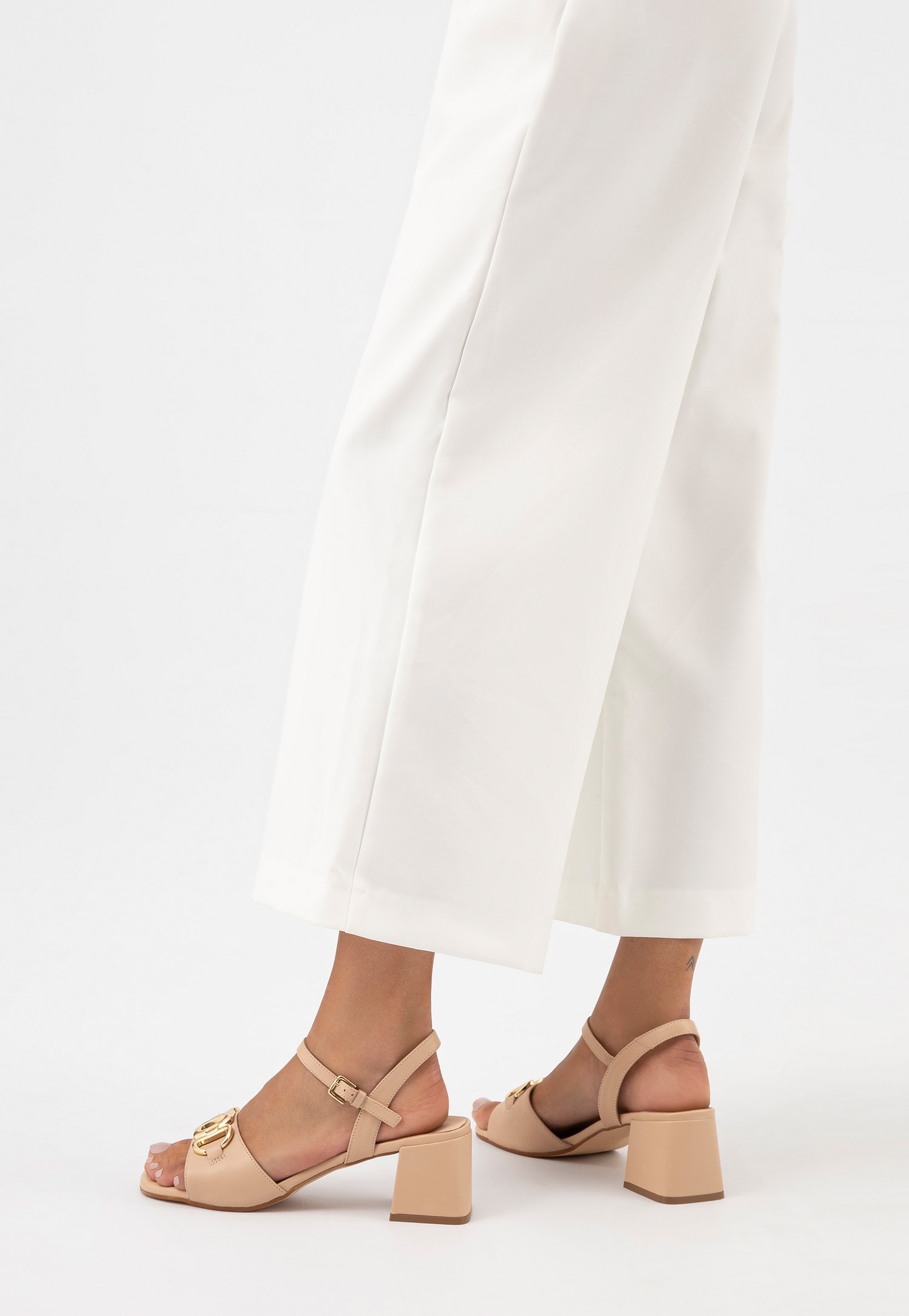 Eleganckie beżowe sandały damskie na obcasie