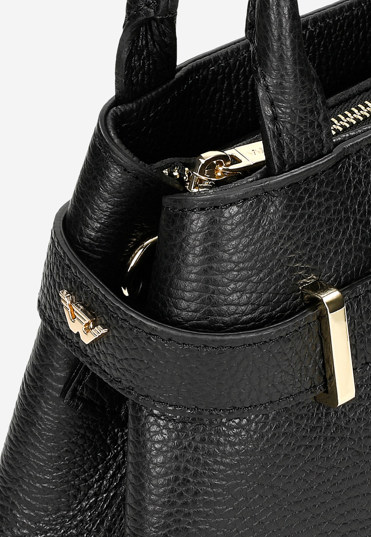 Czarna skórzana torebka typu kuferek