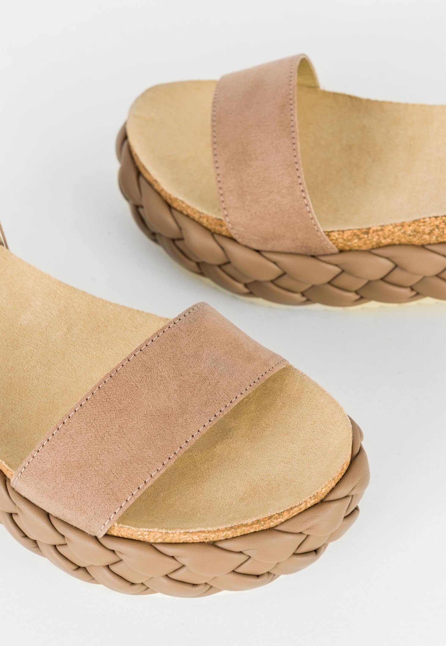 WJS płaskie beżowe sandały na podeszwie z warkoczem