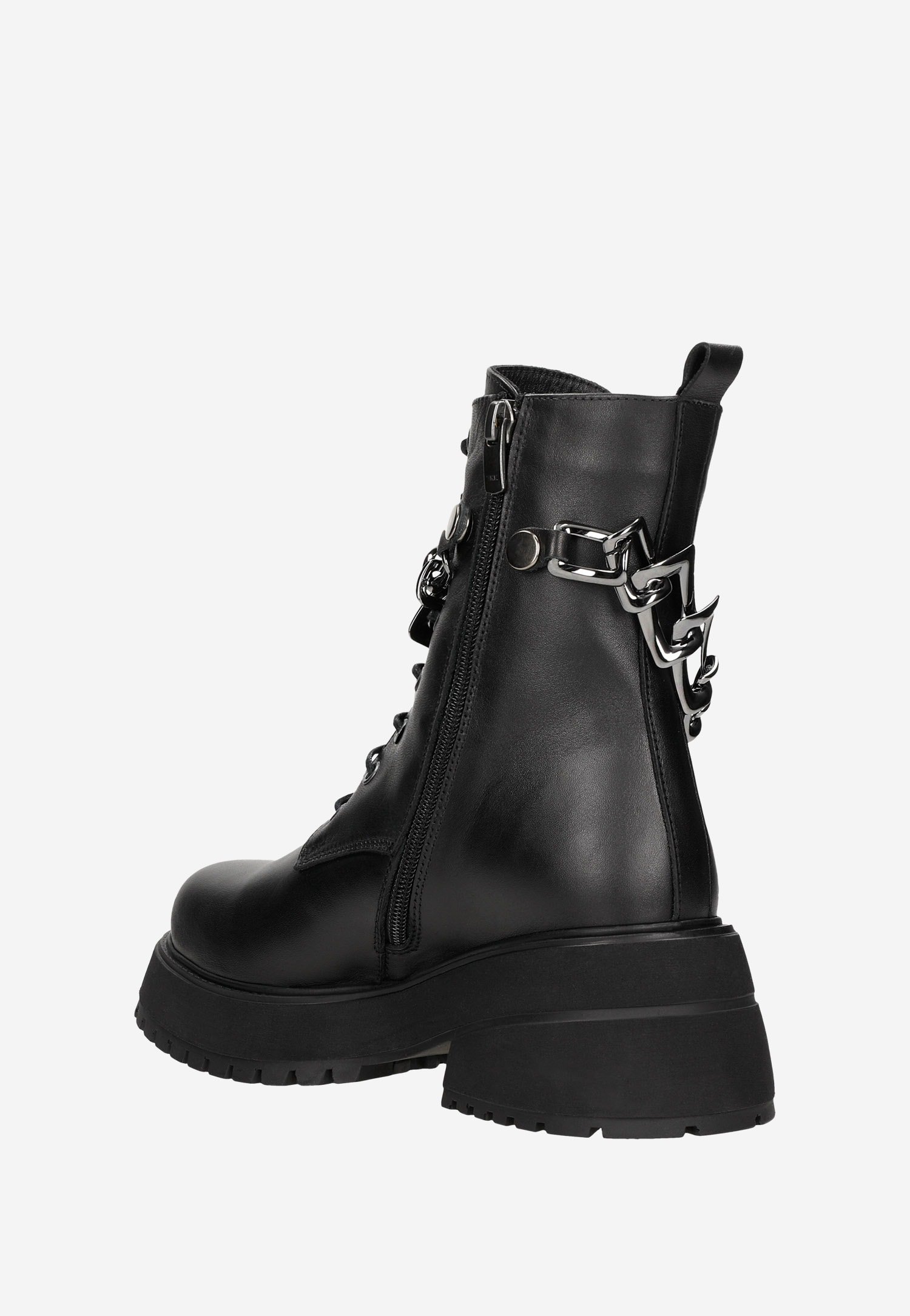 Czarne skórzane trzewiki damskie ze srebrnym łańcuchem