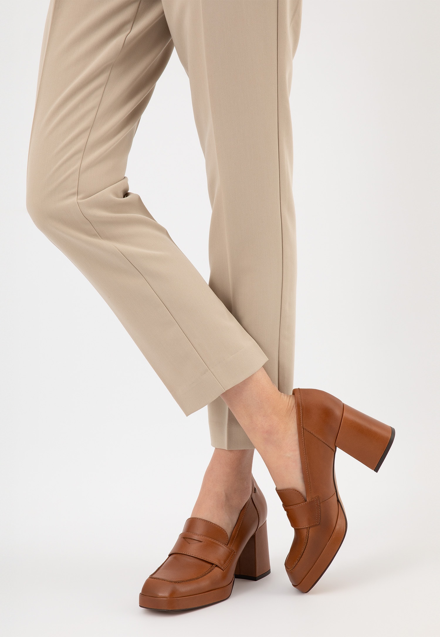 Zielone mokasyny damskie na słupku