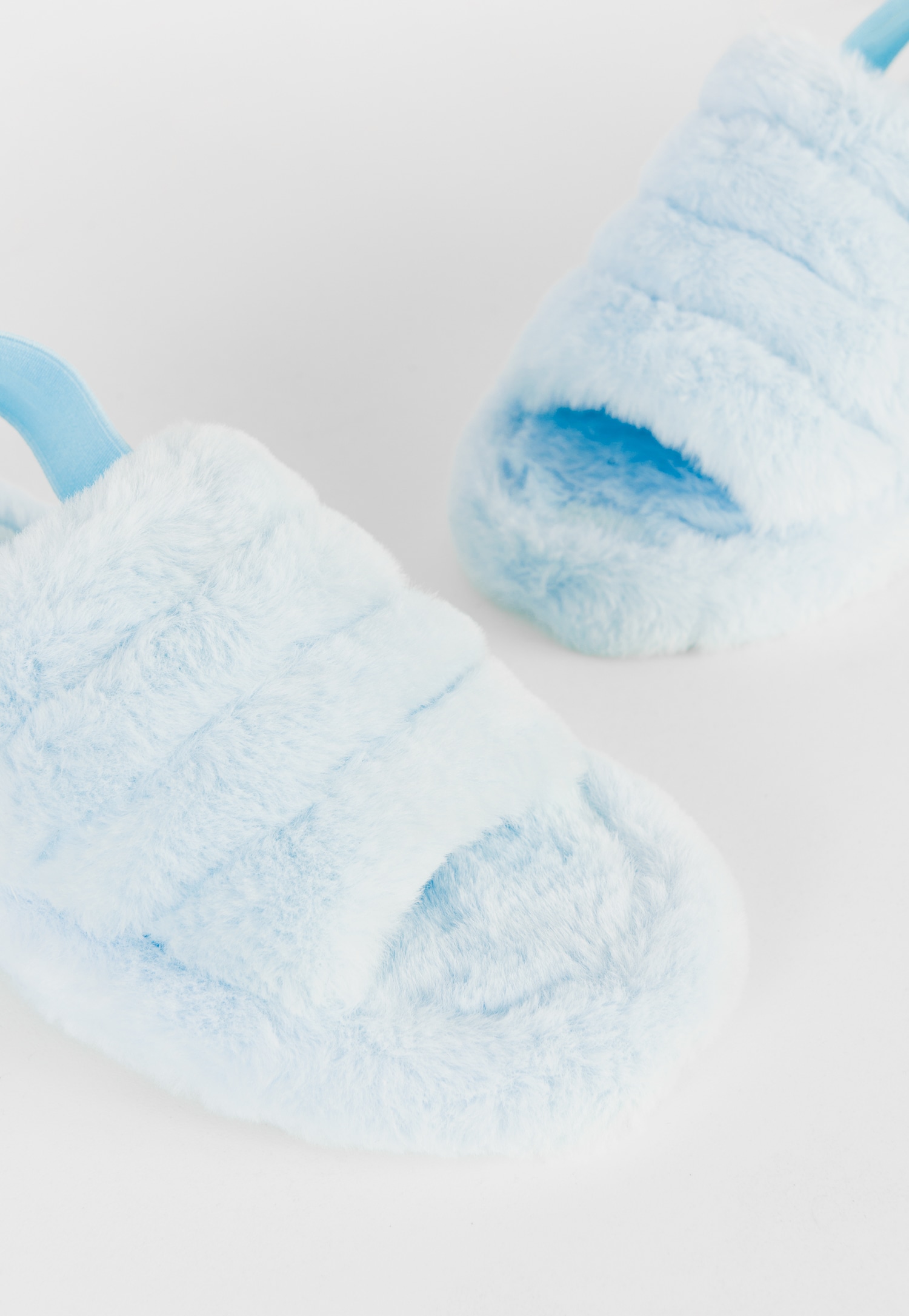 WJS niebieskie kapcie ze sztucznego futra z gumką