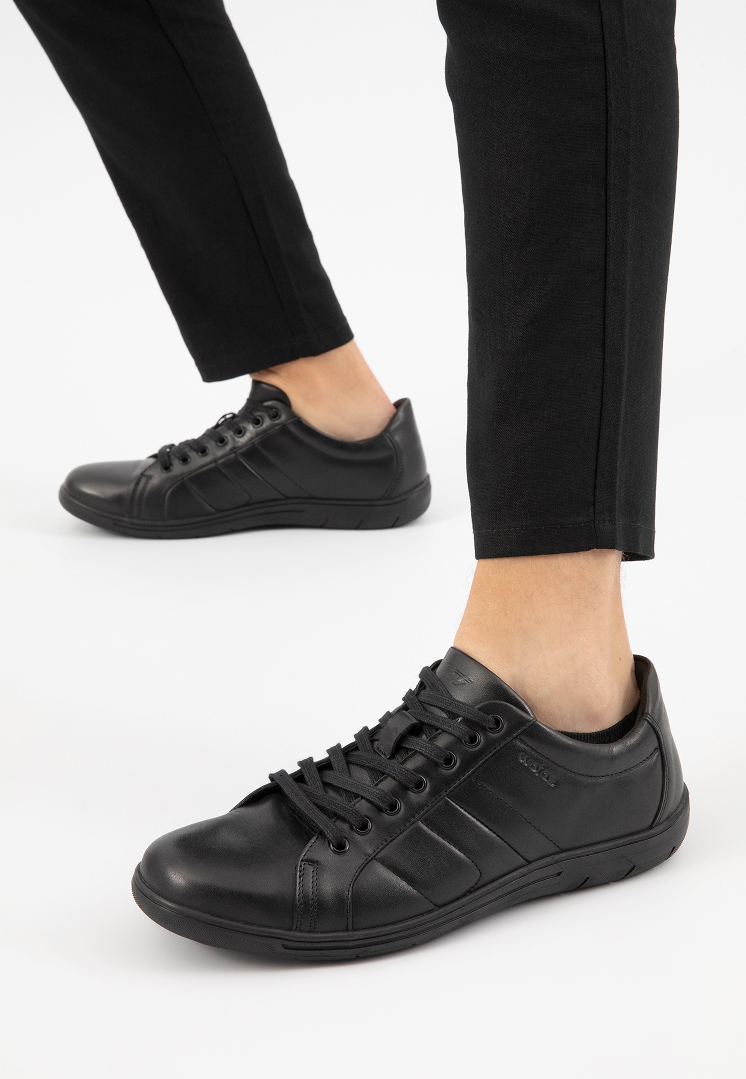 Granatowe skórzane sneakersy męskie