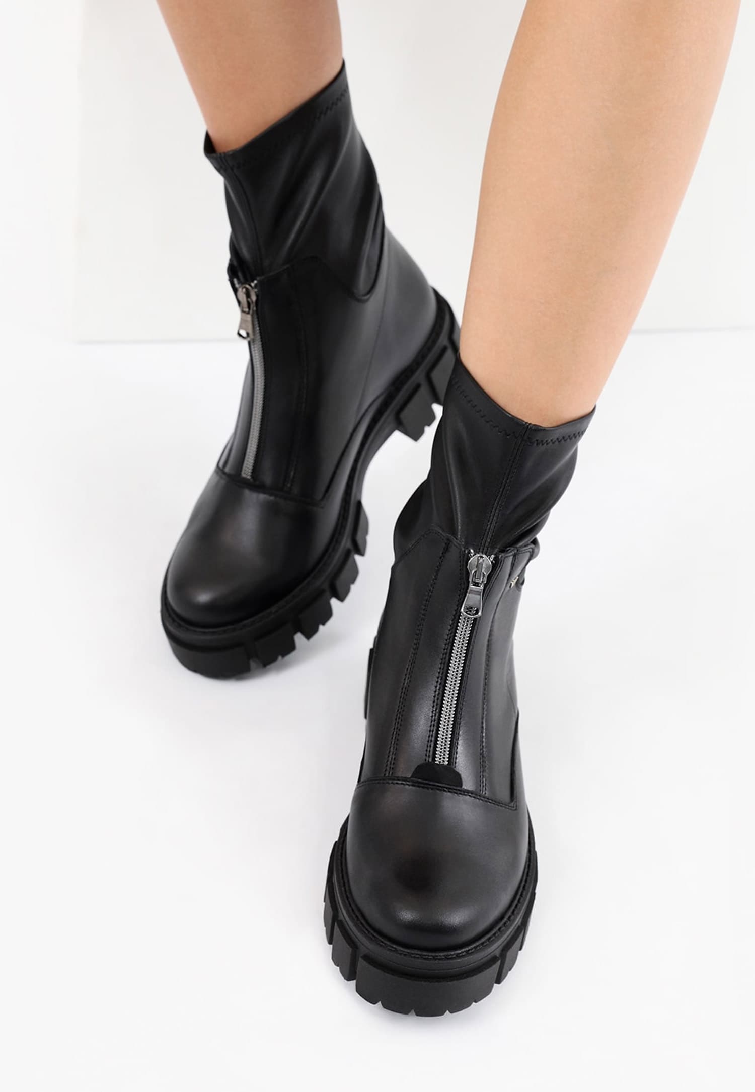 Czarne bikery damskie z połączenia skóry licowej i lycry