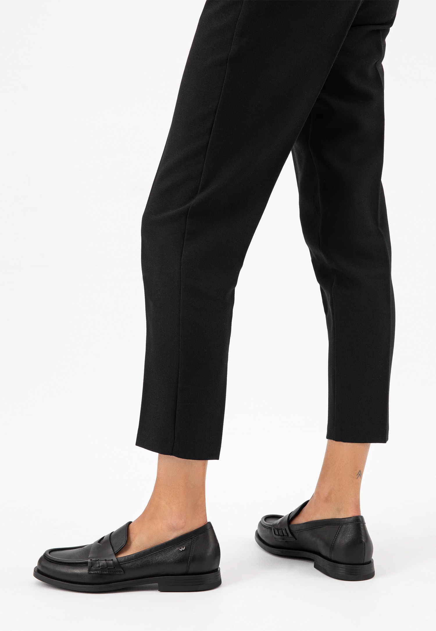 Czarne klasyczne mokasyny damskie ze skóry licowej