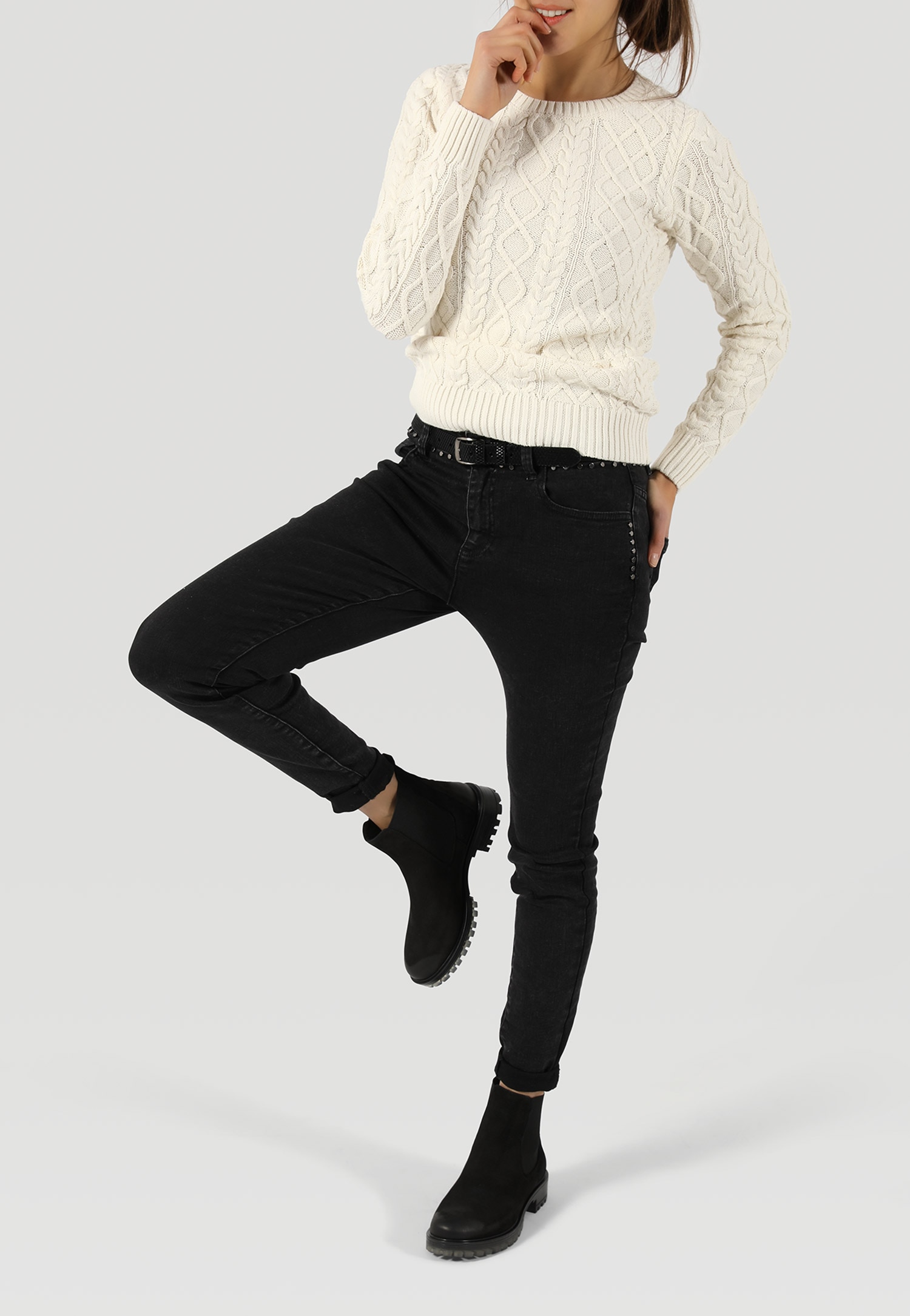 Czarne skórzane sztyblety damskie w stylu miejskim