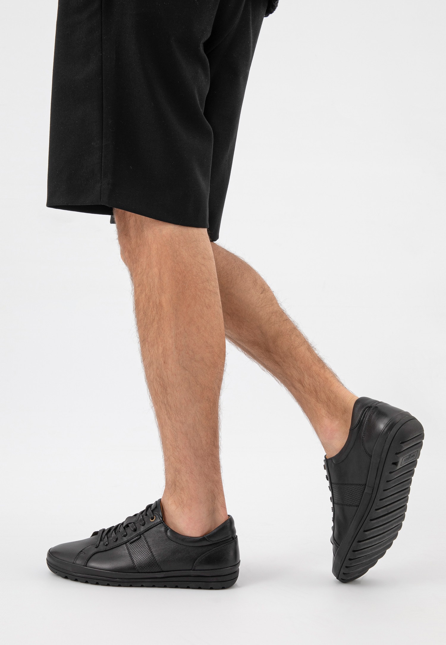 Czarne męskie sneakersy na oryginalnej podeszwie