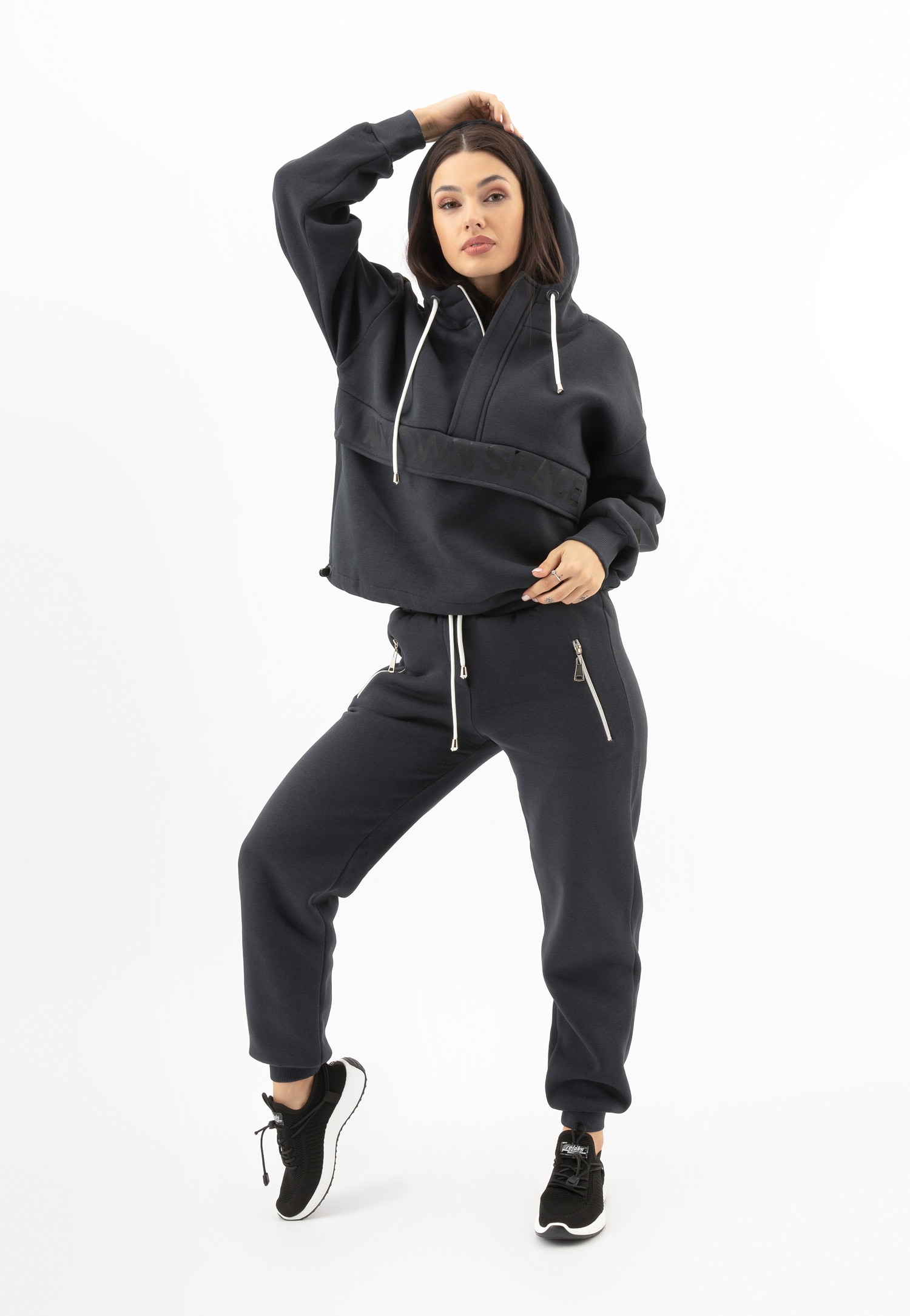 RELAKS białe spodnie damskie dresowe z zapięciem na zamek