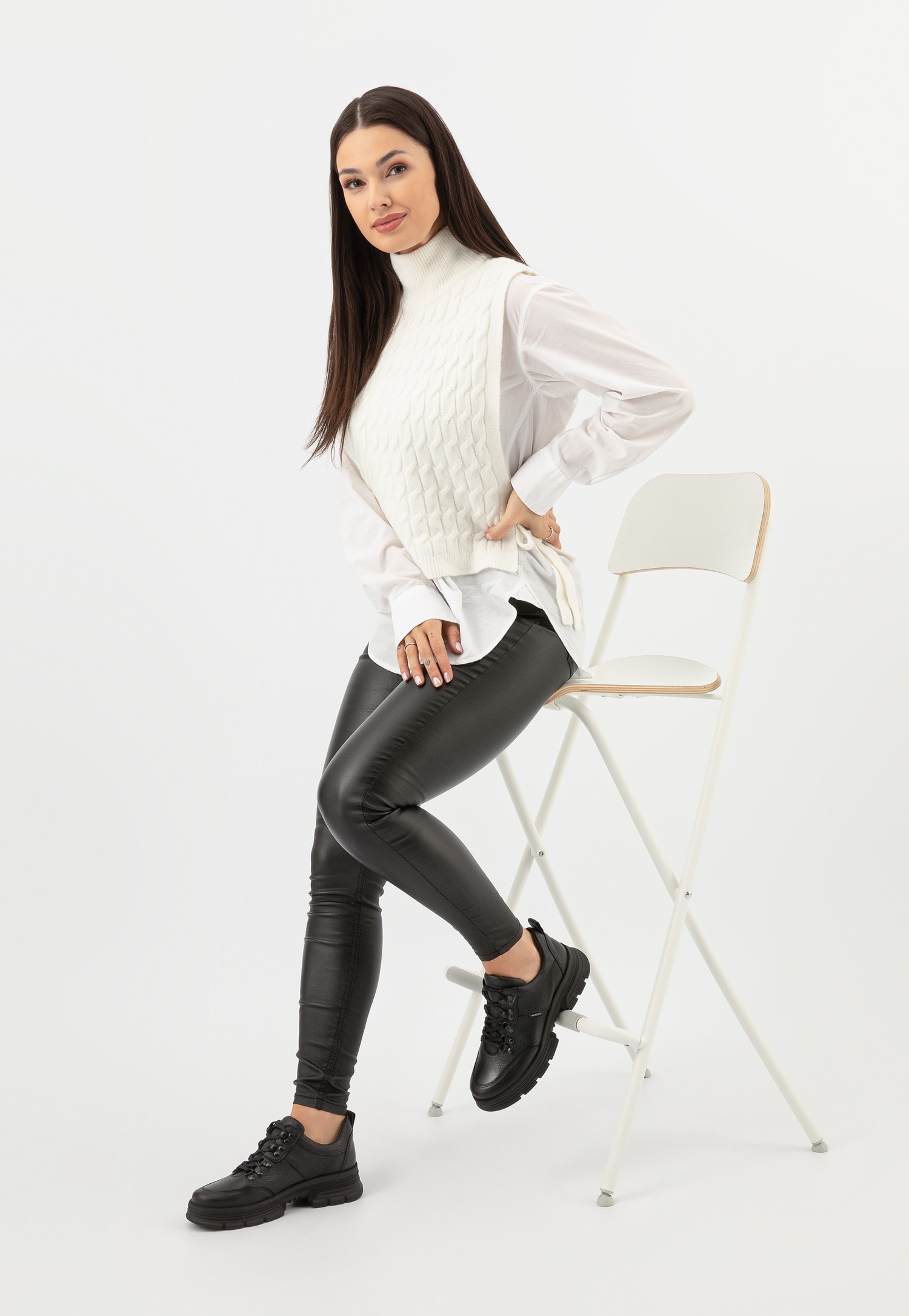 Czarne skórzane półbuty damskie z linii comfort