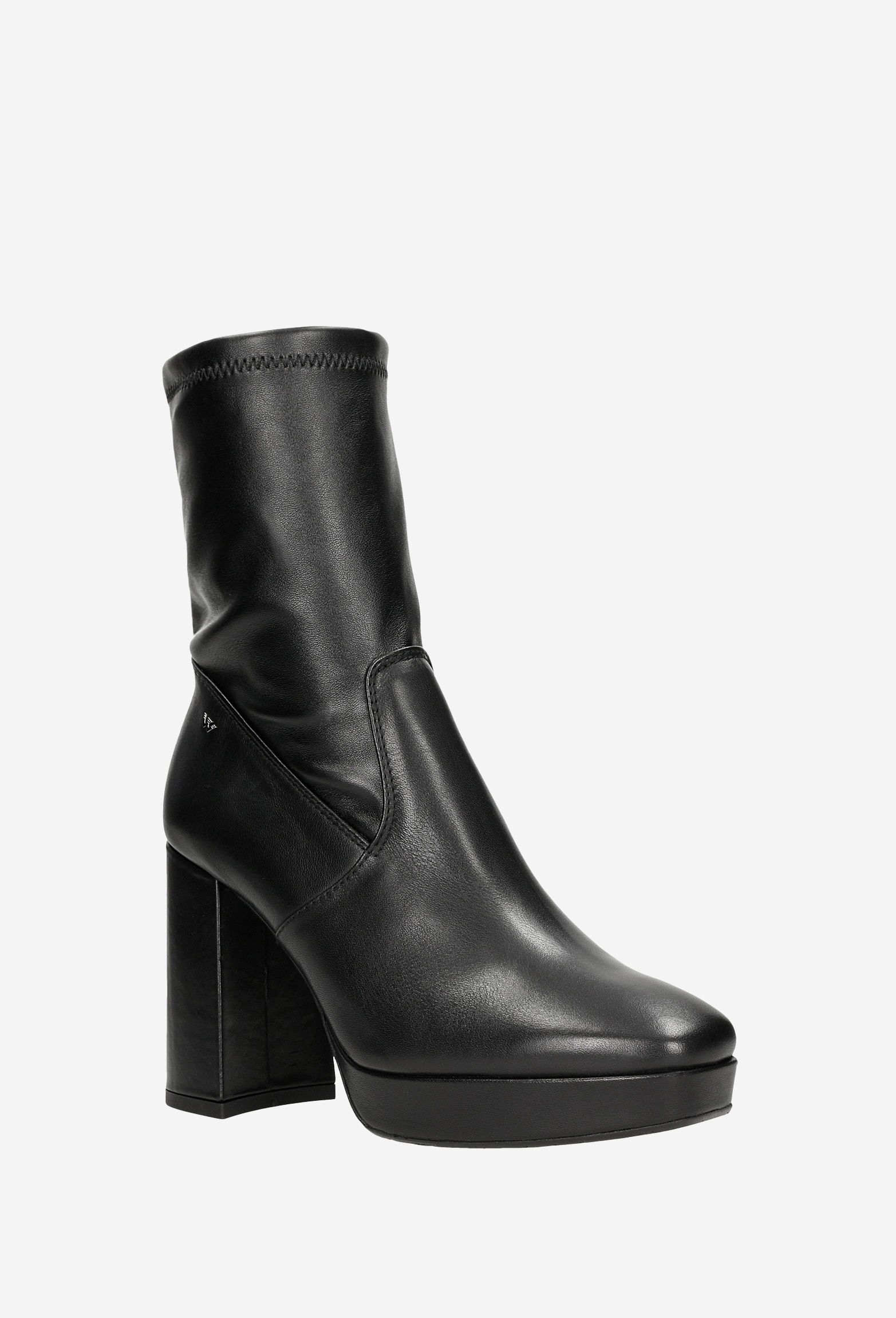 Czarne botki damskie na słupku w modowym wydaniu