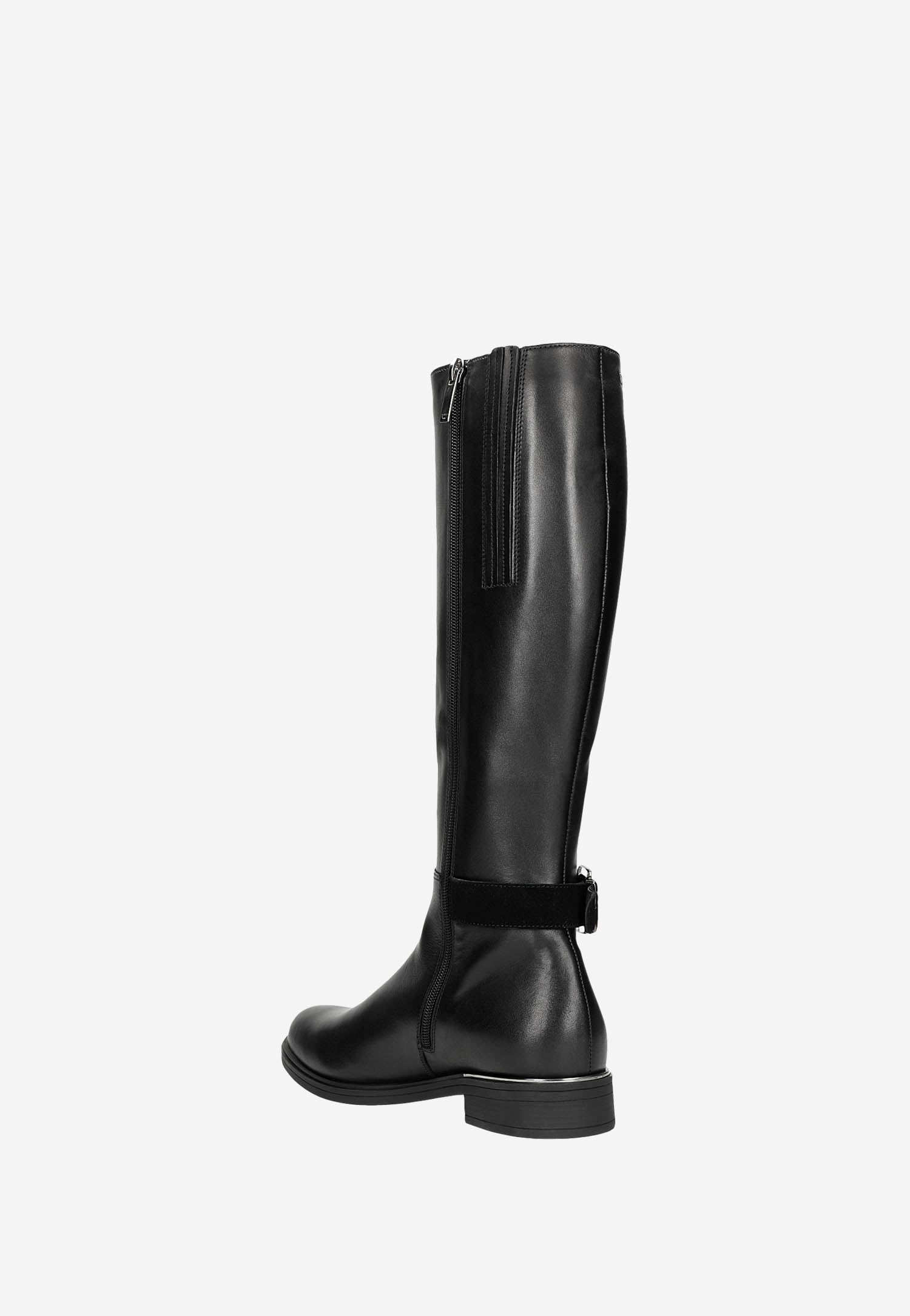 Czarne kozaki damskie typu oficerki