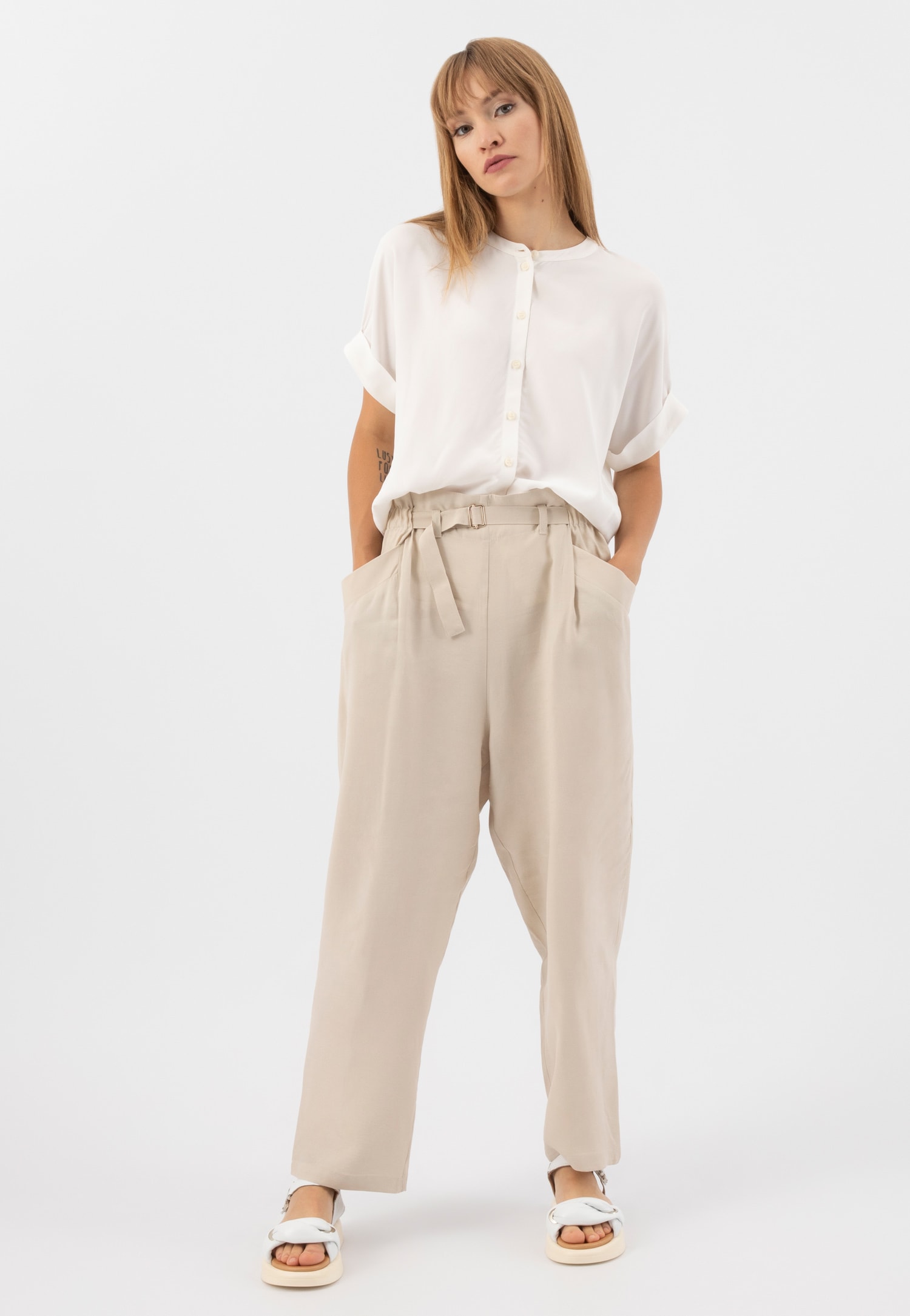 Białe oryginalne sandały damskie na płaskiej podeszwie