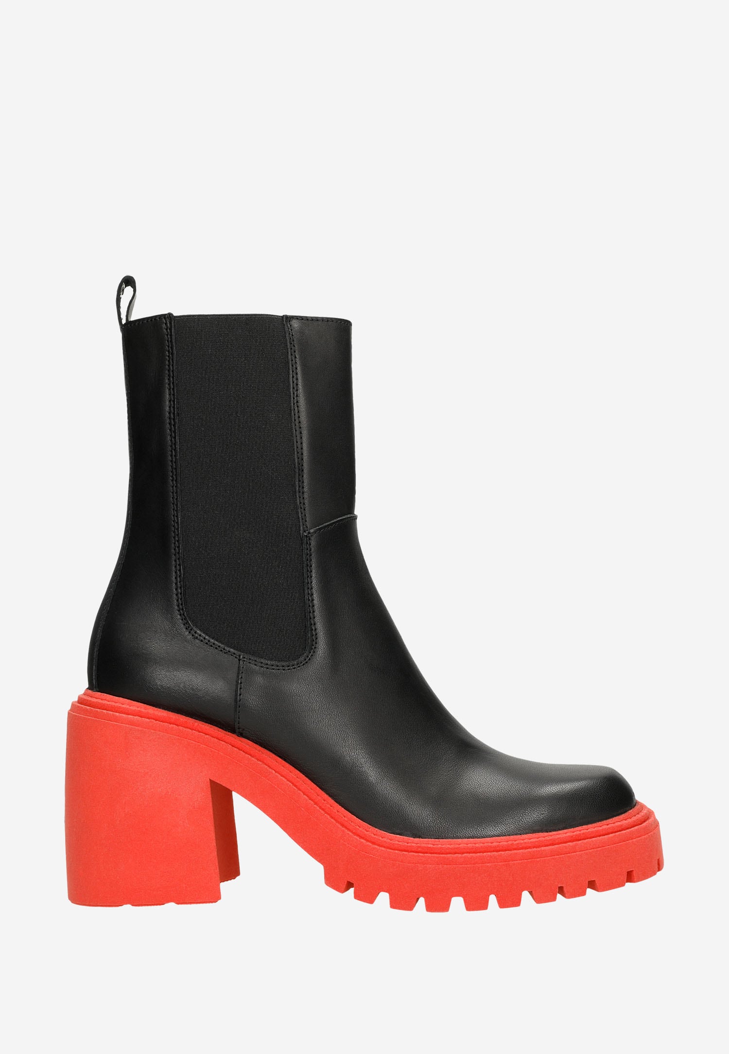 Czarne skórzane sztyblety na obcasie