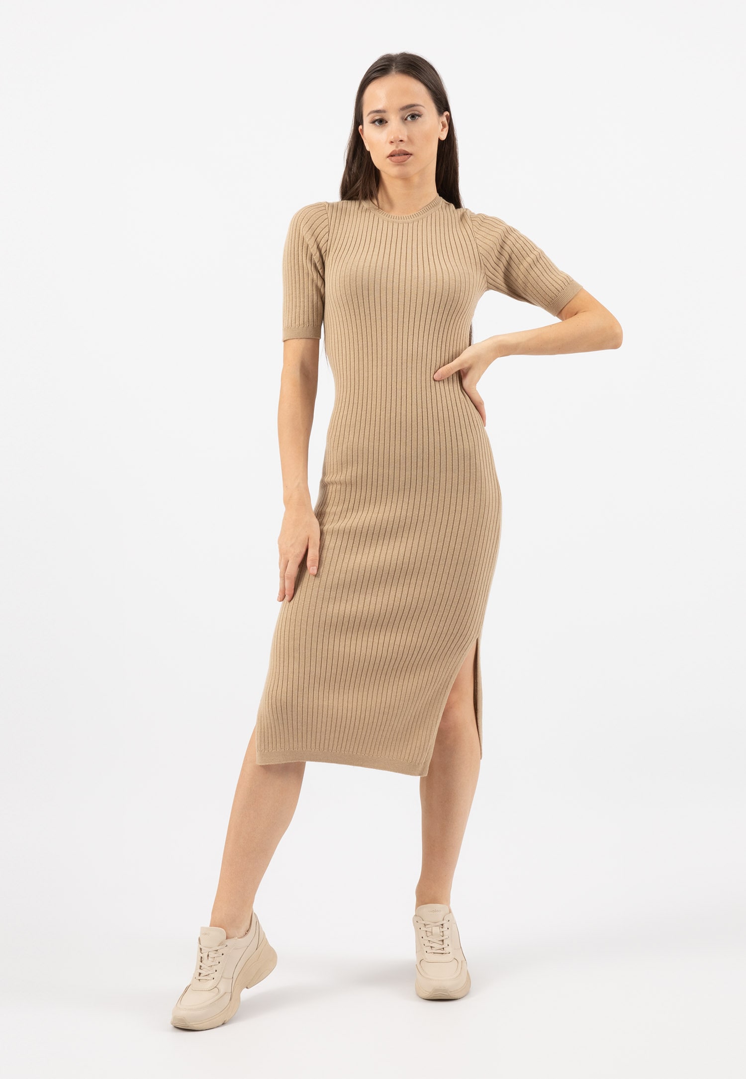 Beżowe skórzane sneakersy damskie na wysokiej podeszwie