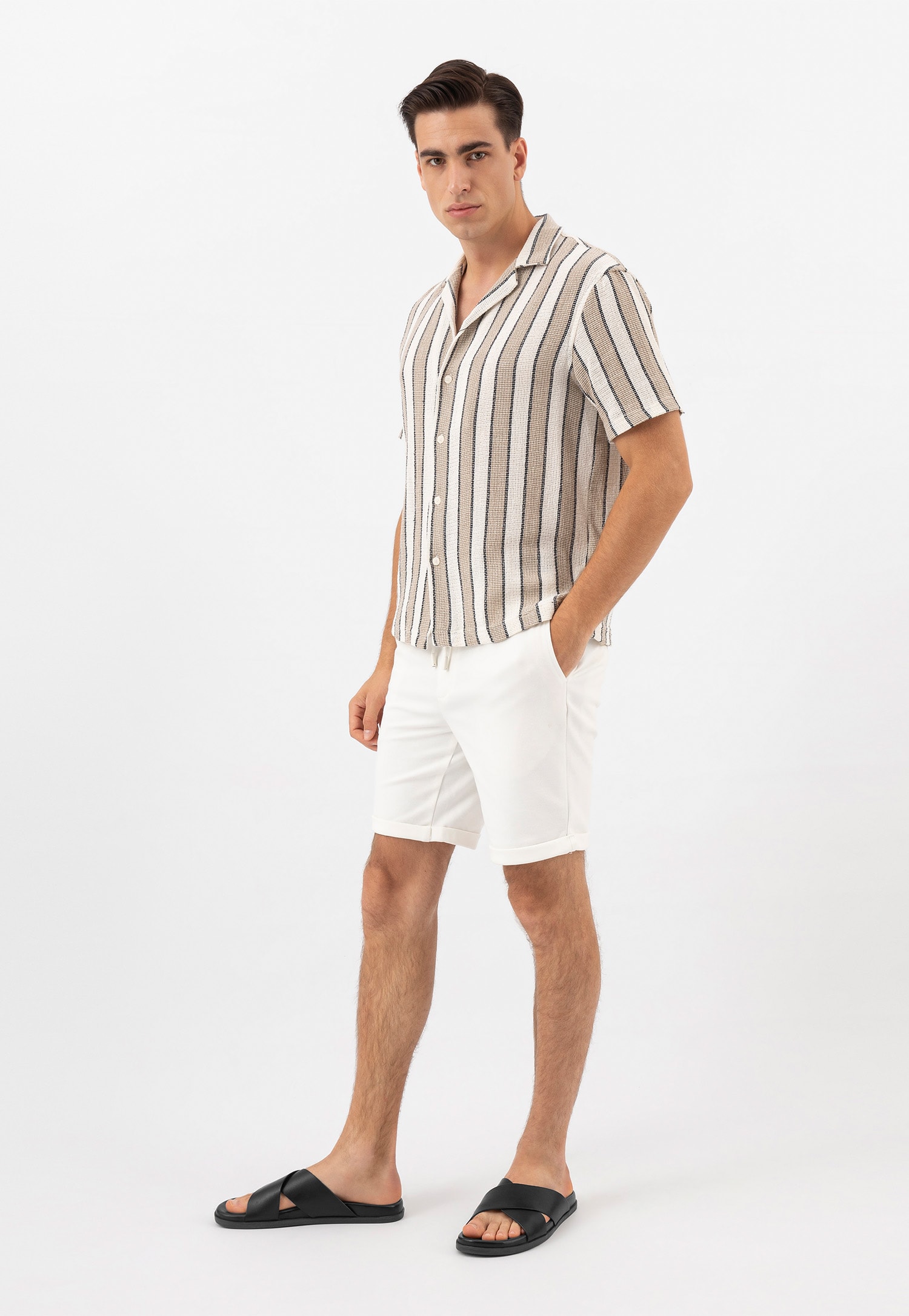 Czarne klapki męskie z gładkiej skóry licowej