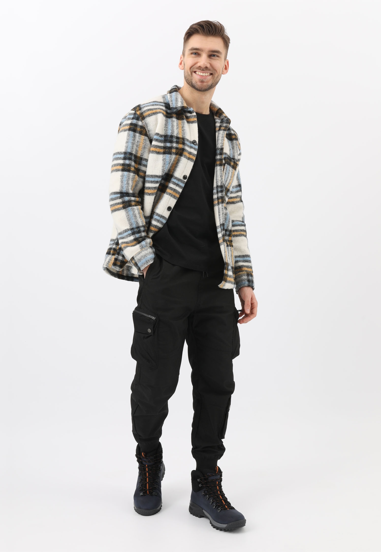 Czarne trzewiki trekkingowe z łączonych materiałów