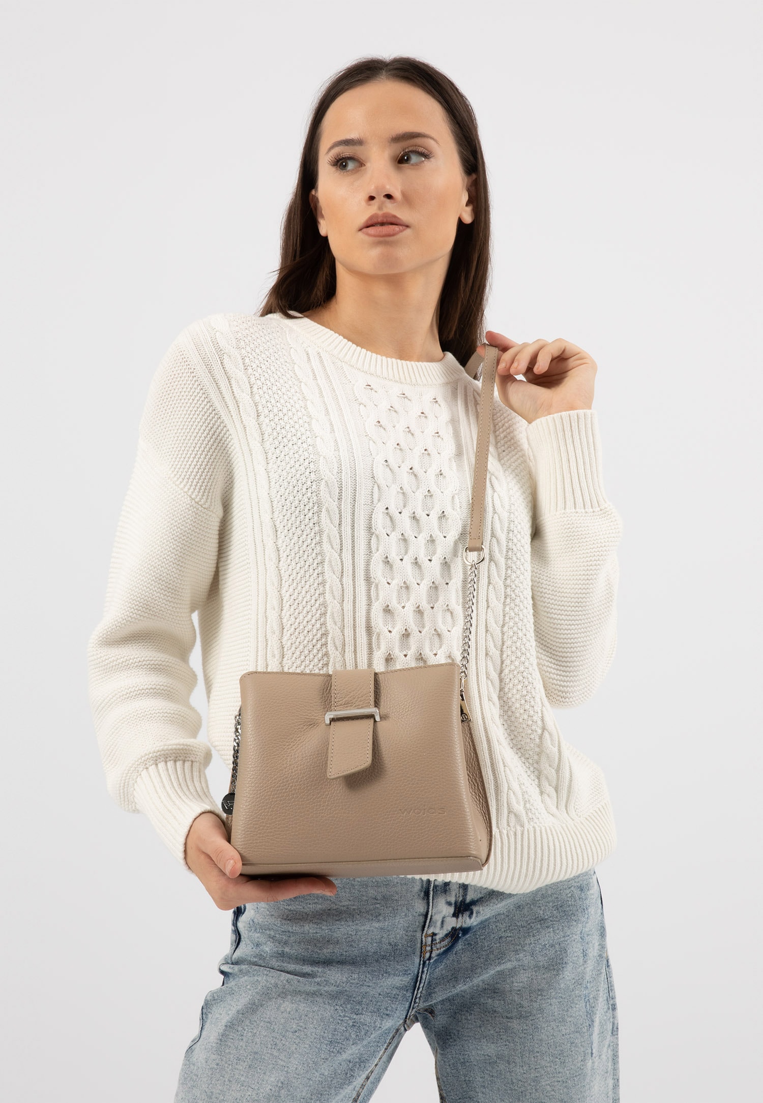 Beżowy kuferek damski ze skóry licowej