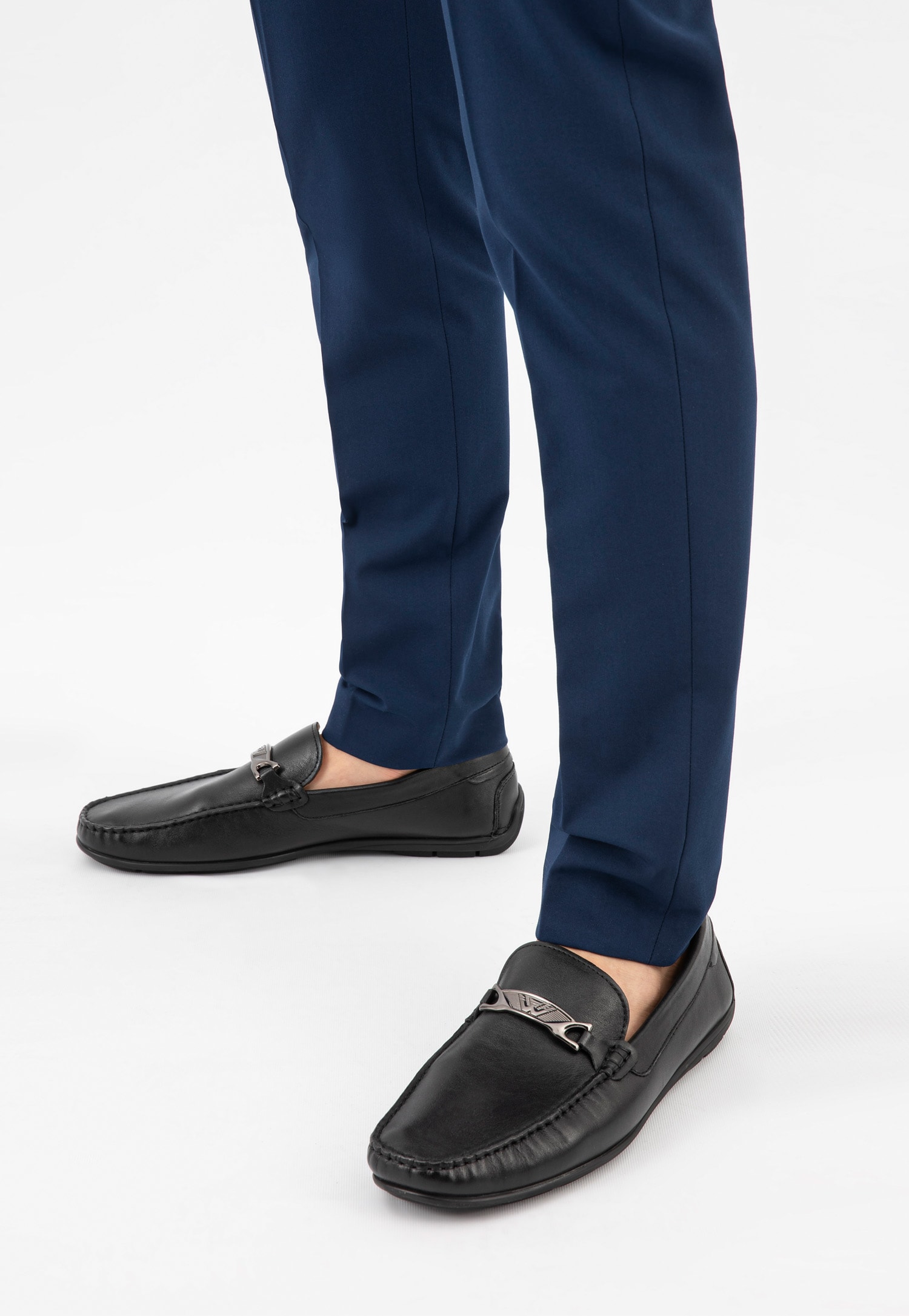 Mokasyny męskie z naturalnej skóry licowej z metalową ozdobą