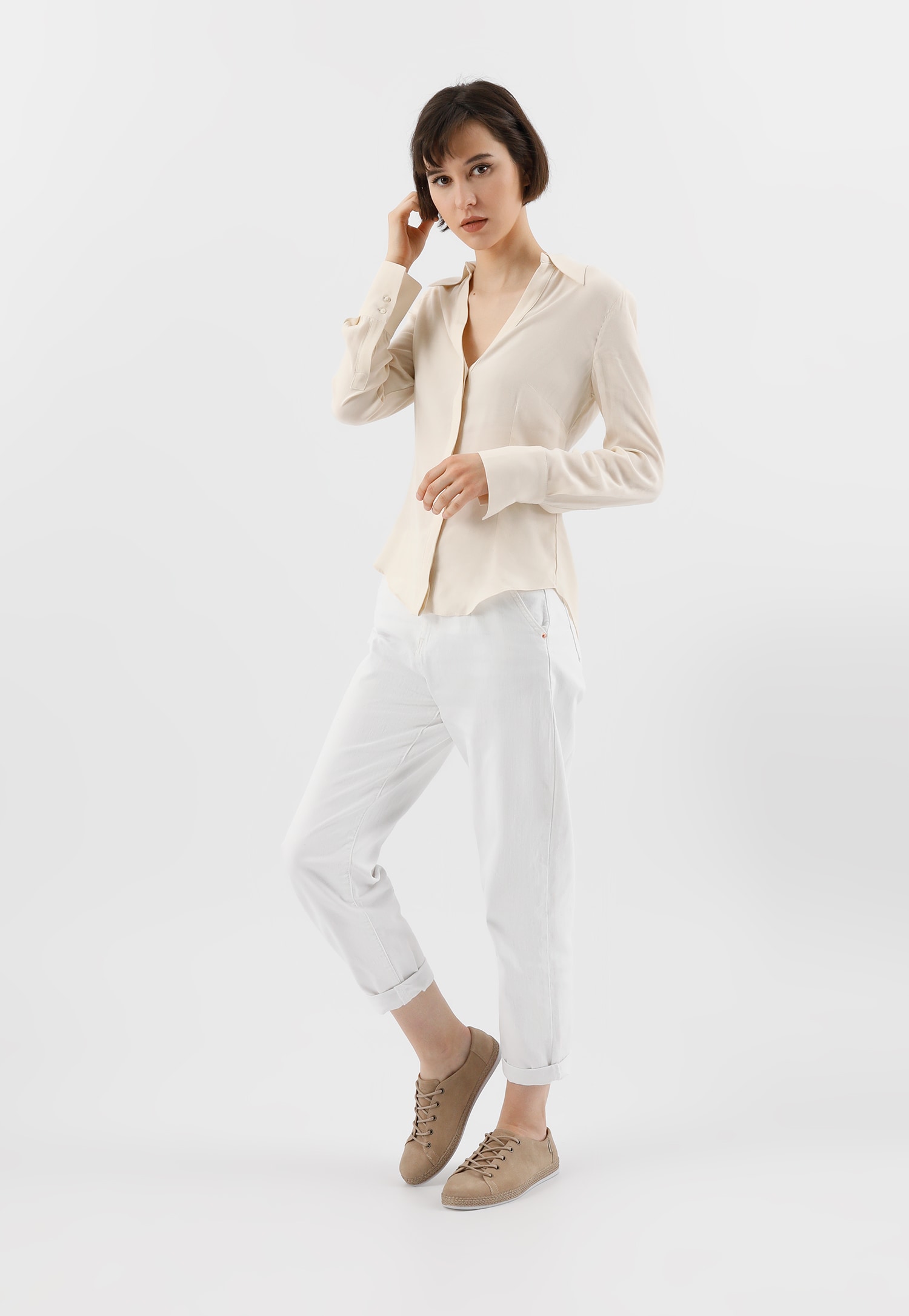 Lekkie białe półbuty damskie z ozdobną podeszwą