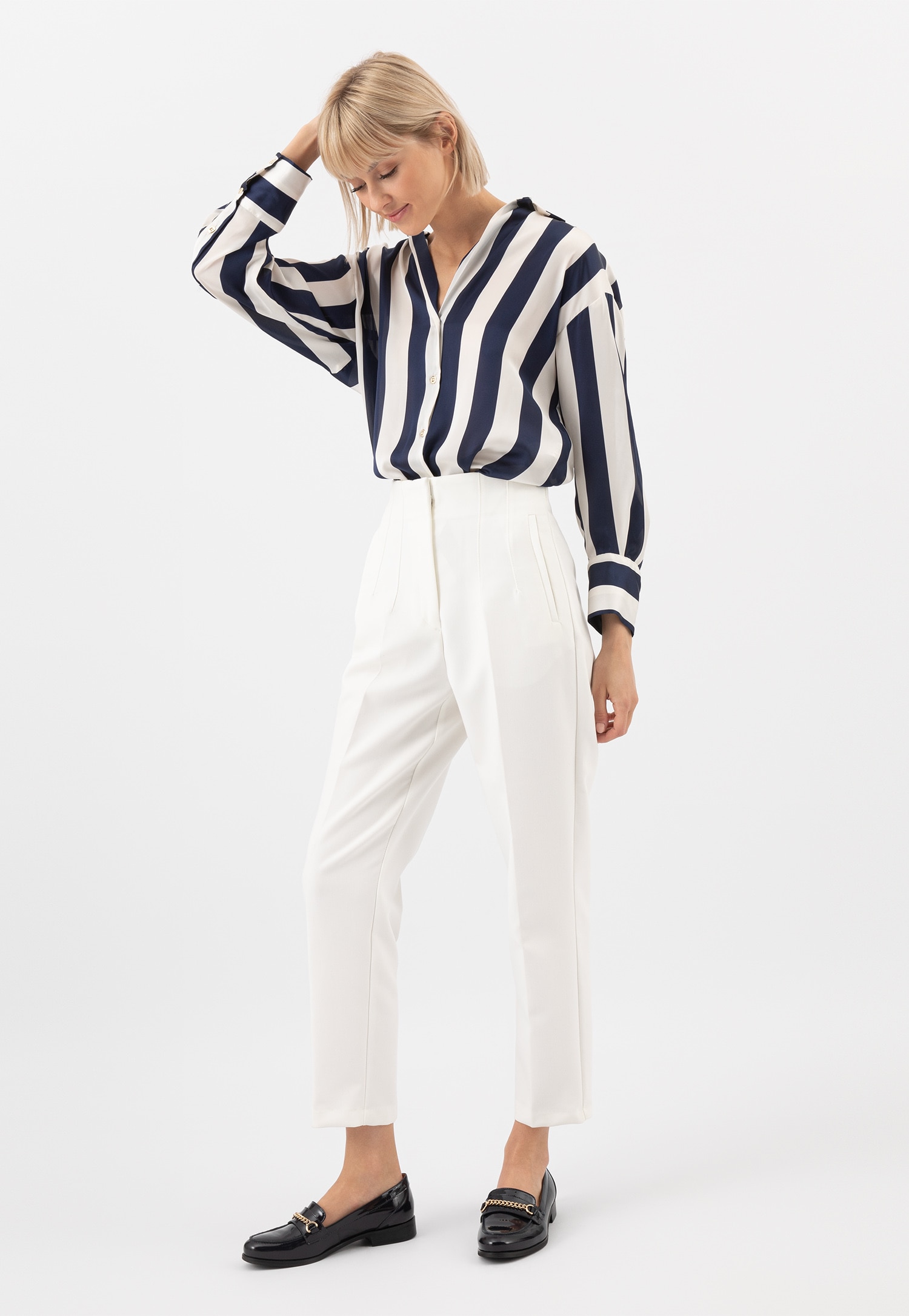 Granatowe mokasyny damskie ze skóry lakierowanej