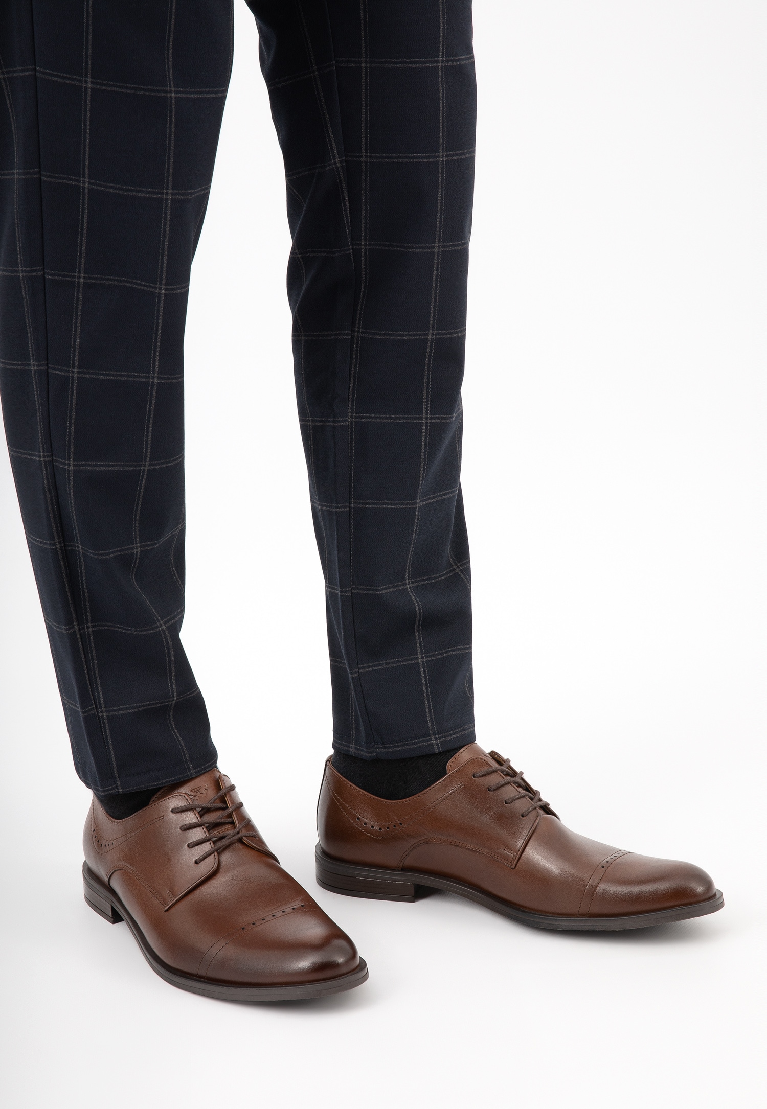 Czarne eleganckie półbuty męskie quarter brogues