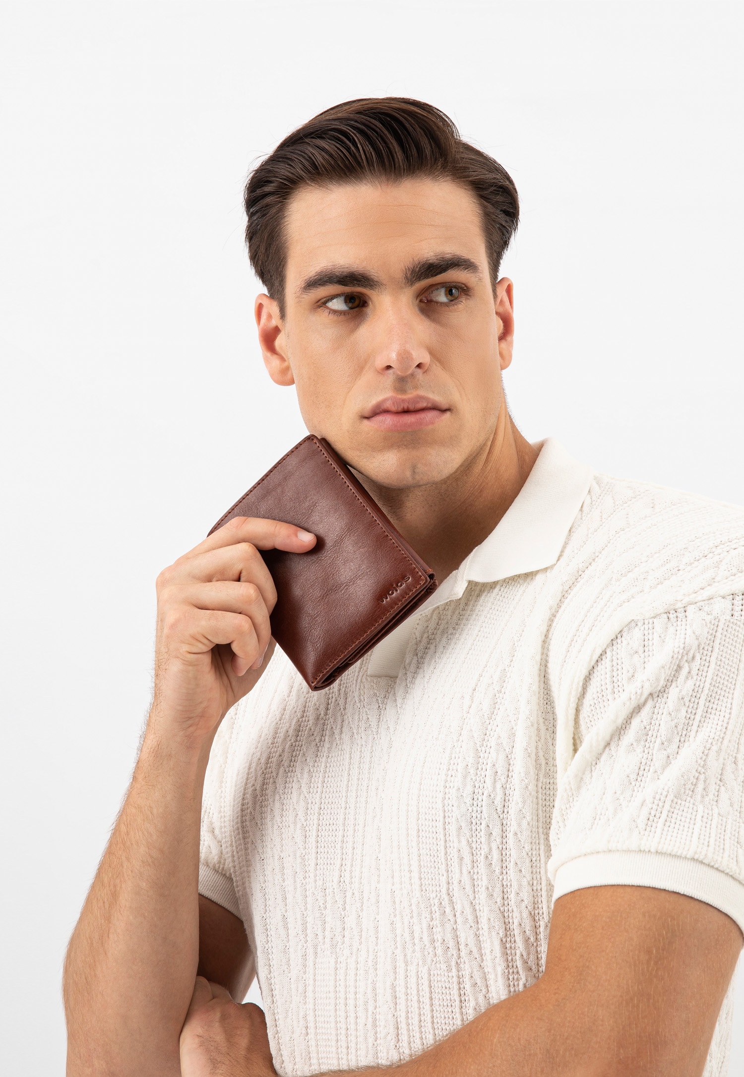 Jasnobrązowy portfel męski pionowy