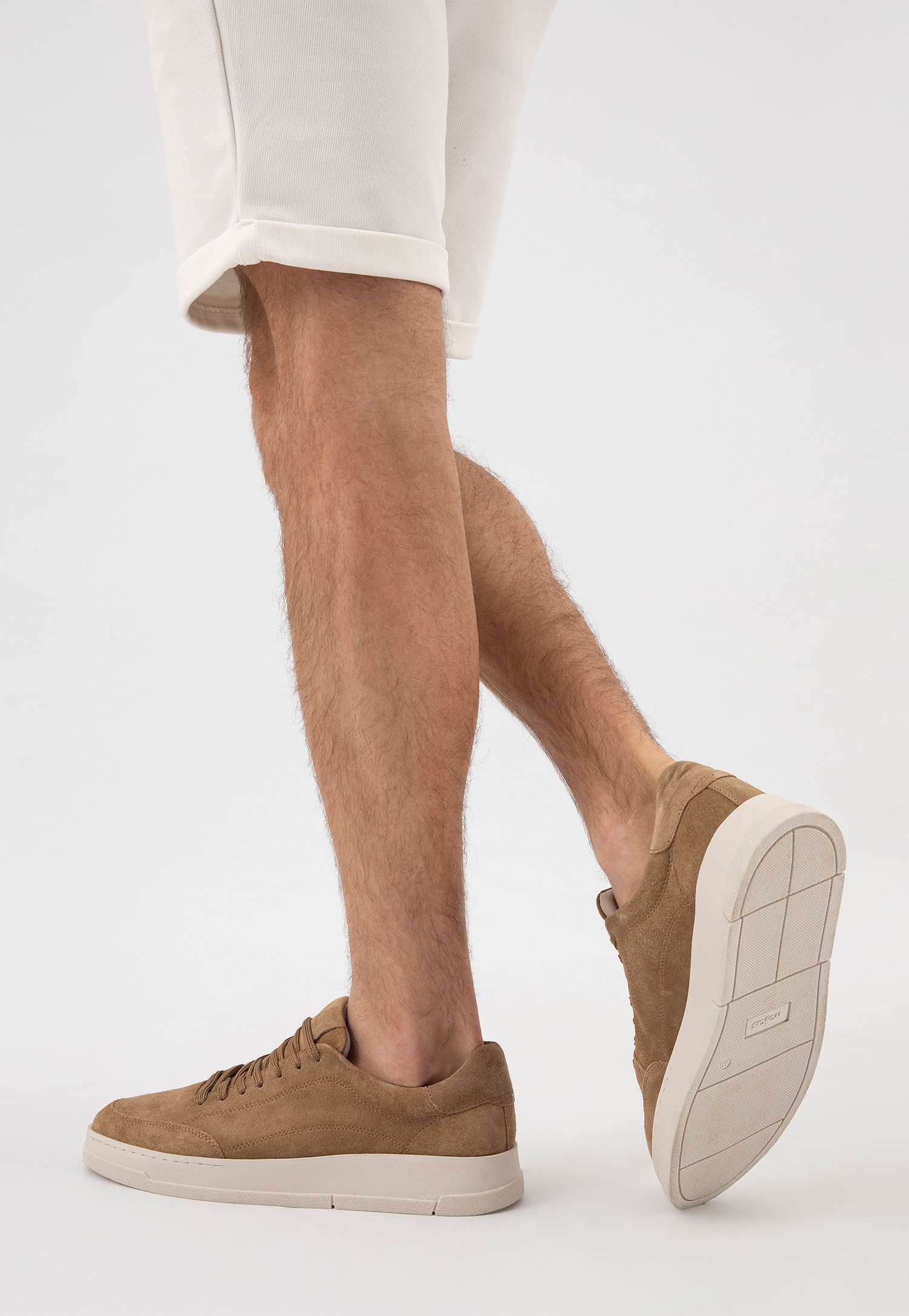 Granatowe półbuty męskie typu trampki z białą podeszwą