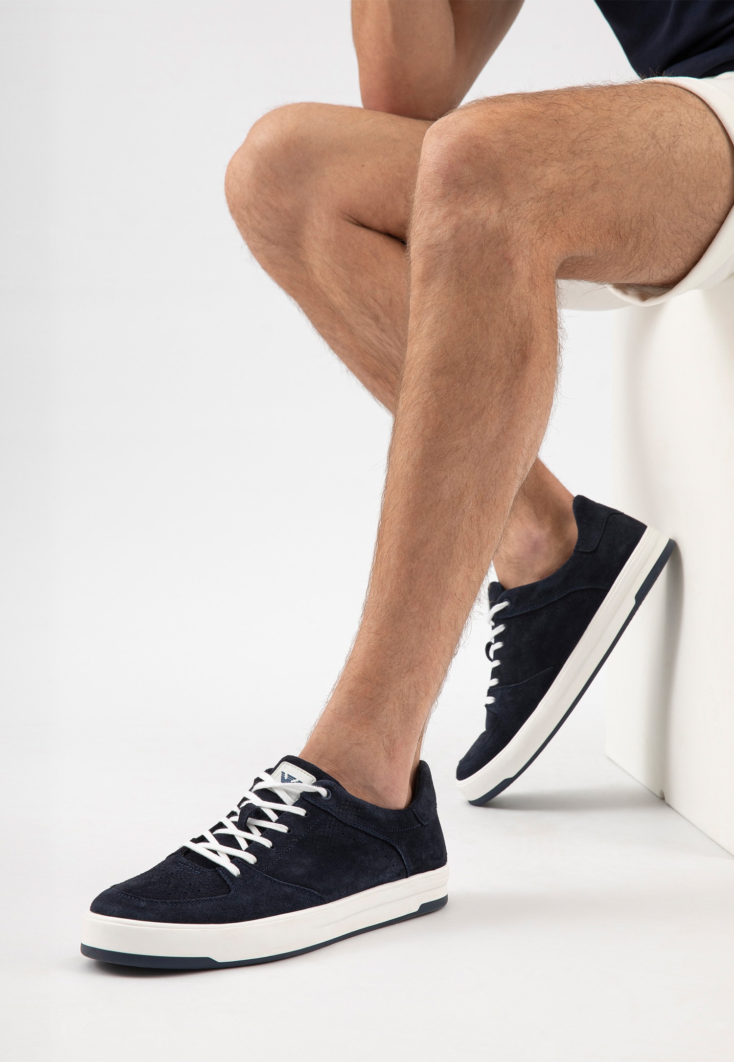 Granatowo-białe półbuty męskie typu trampki