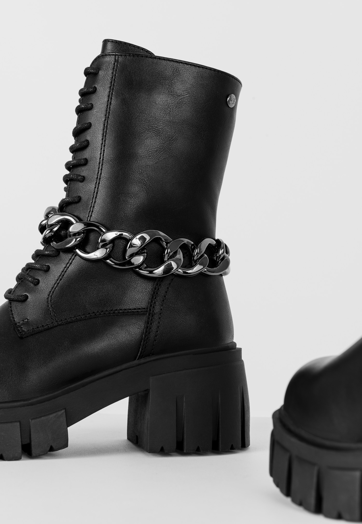 WJS czarne trzewiki damskie z ekoskóry z łańcuchem