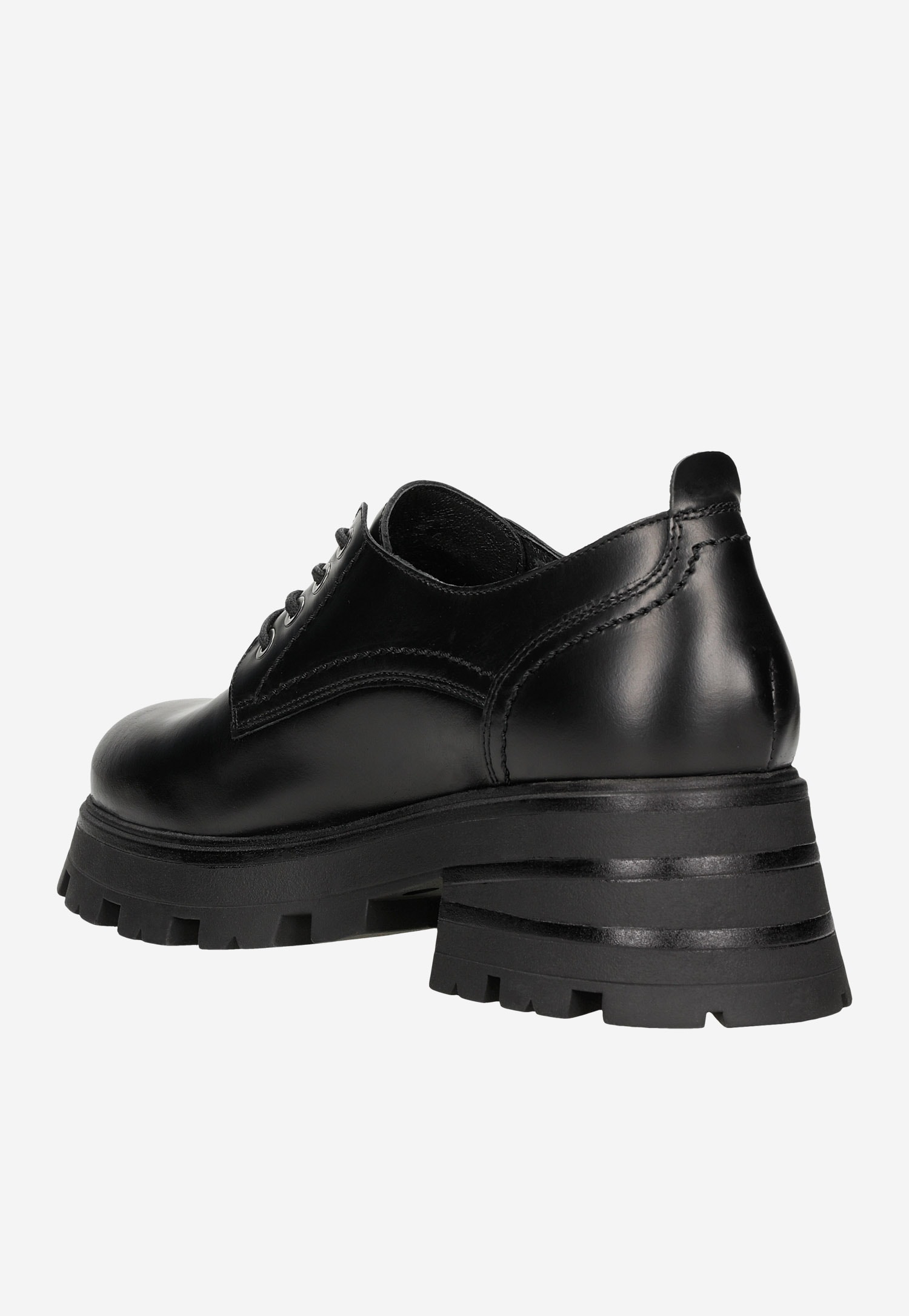 Czarne skórzane półbuty damskie na masywnej podeszwie