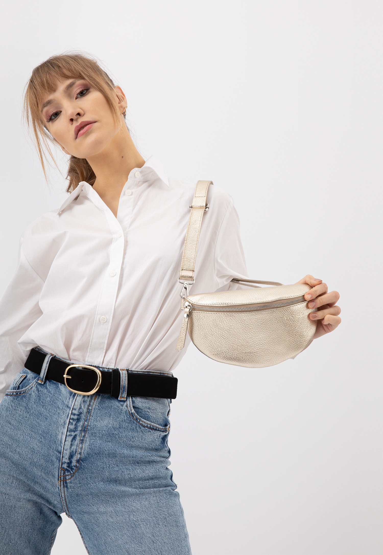 Jasnobeżowa nerka damska ze skóry licowej