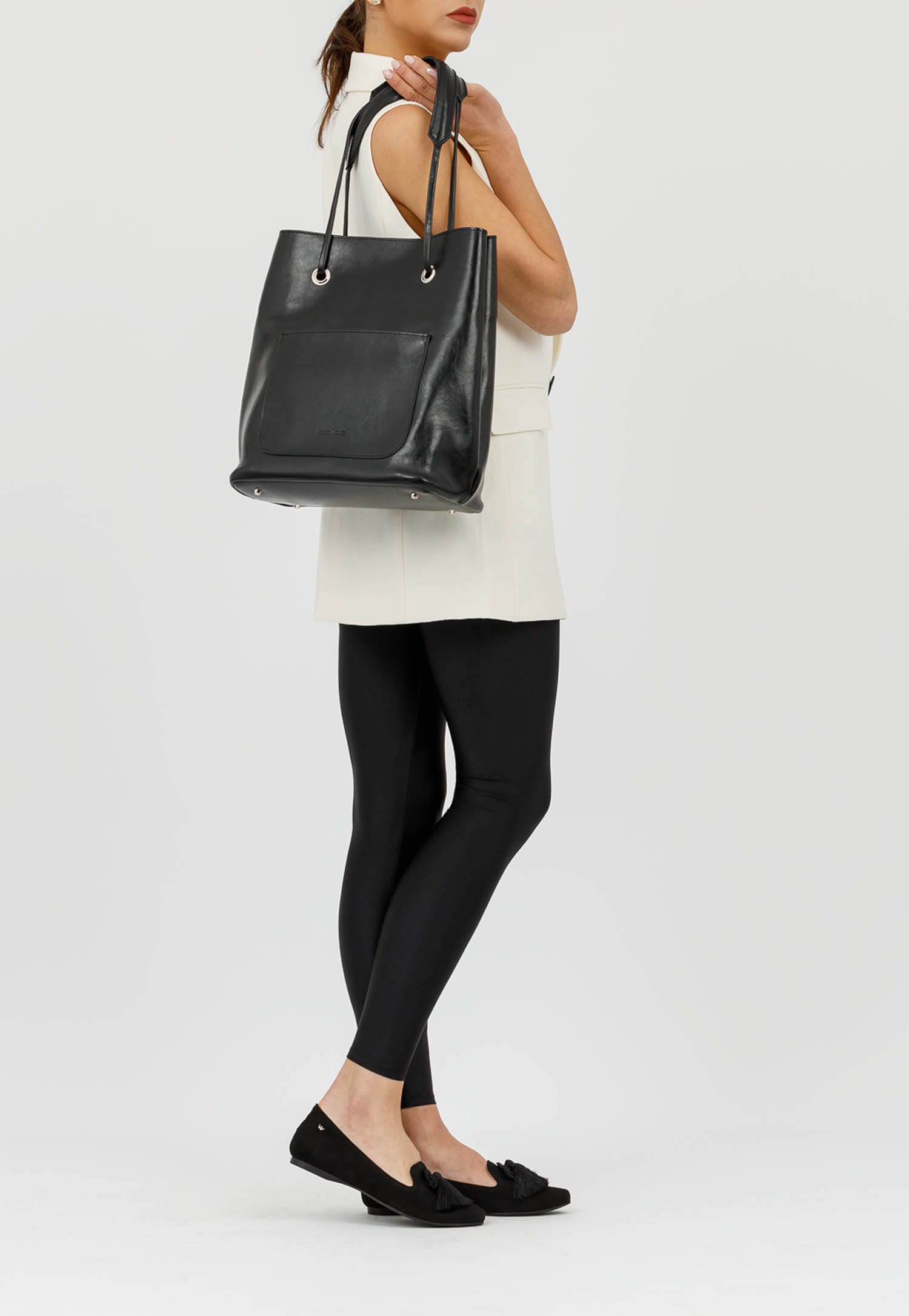 Brązowa duża torebka damska z zewnetrzną kieszenią