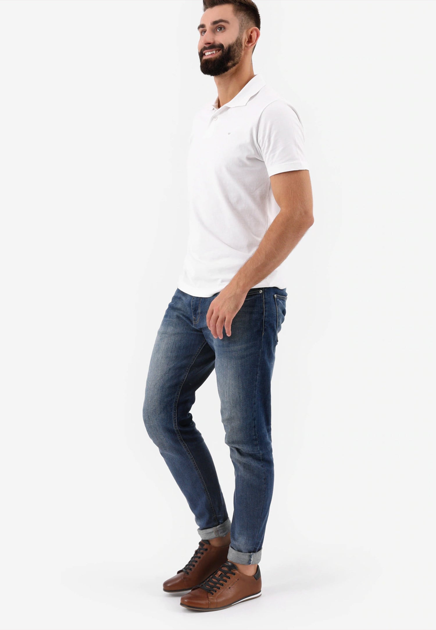 Czarne minimalistyczne sneakersy męskie w klasycznym stylu