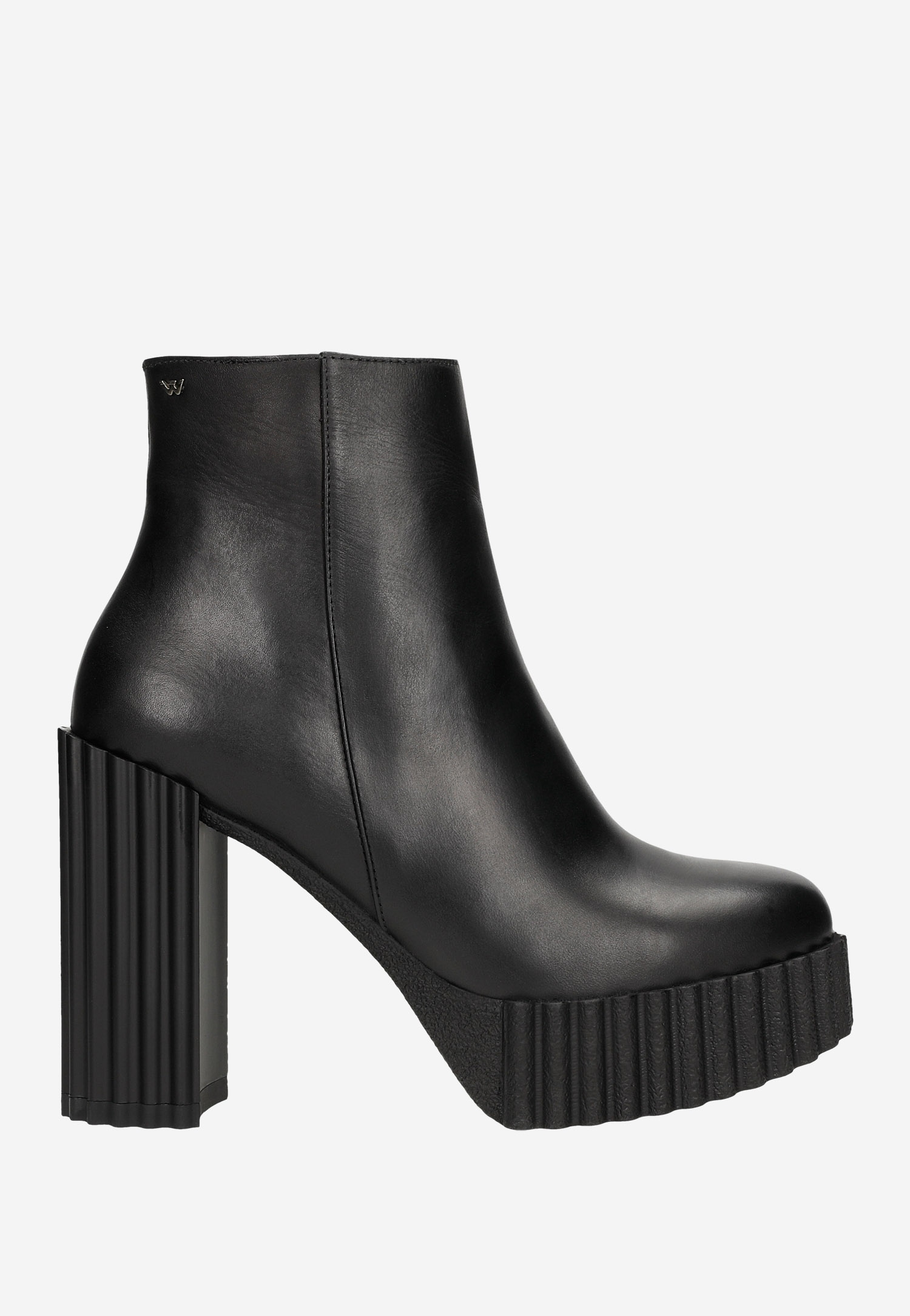 Czarne botki damskie na oryginalnym słupku