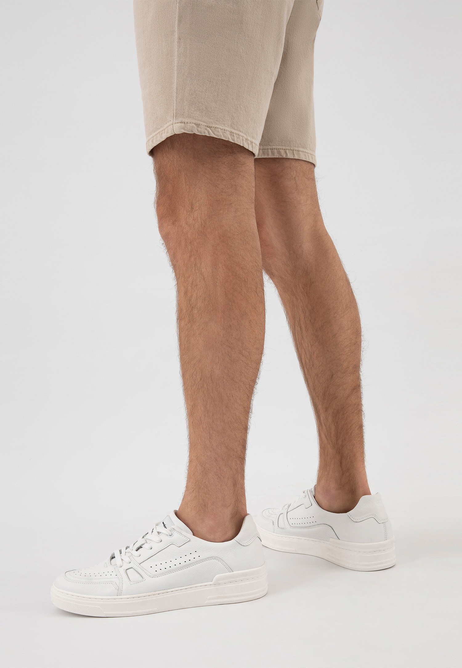 Czarne niskie trampki męskie ze skóry licowej