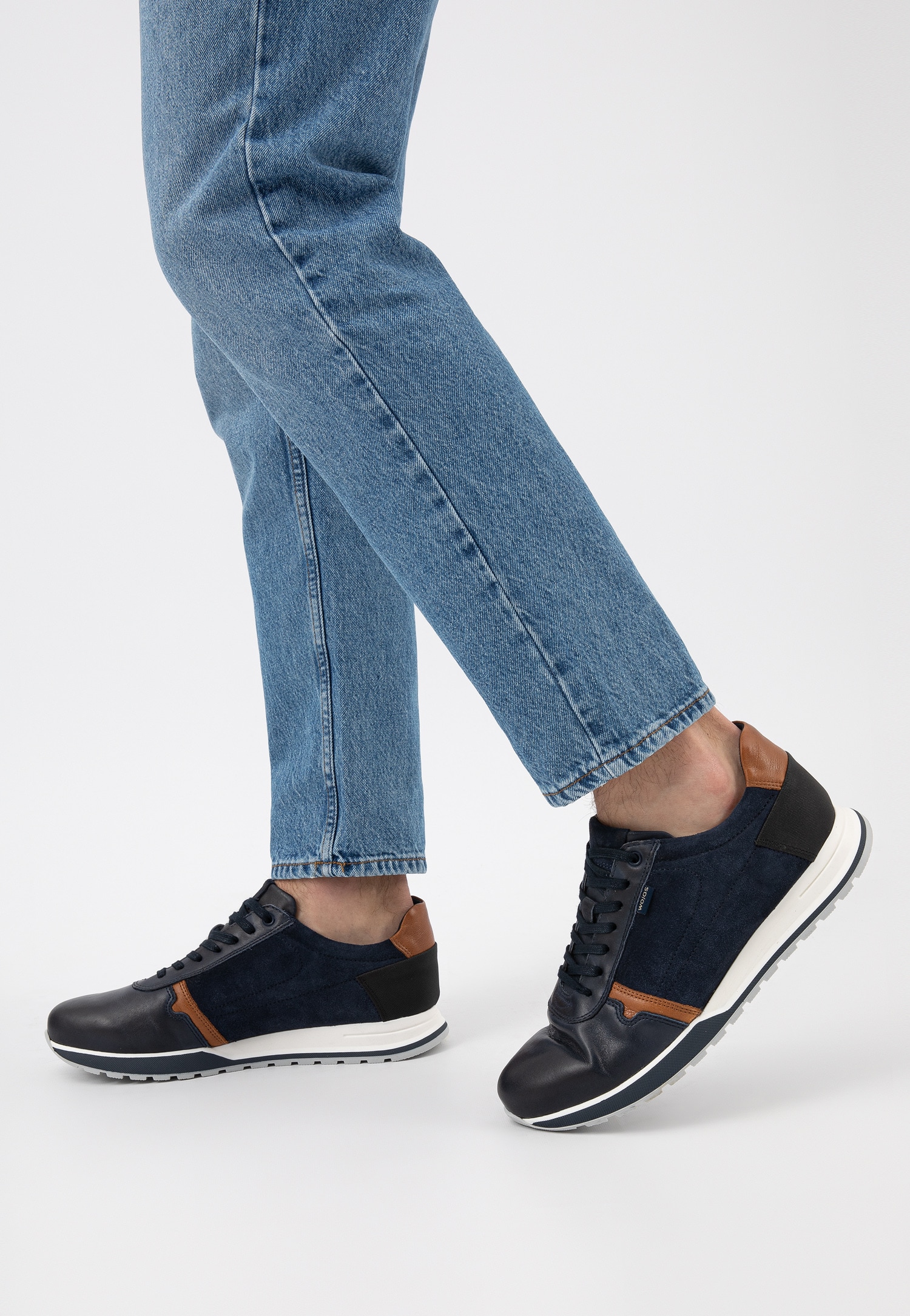 Czarne skórzane snekaersy męskie w sportowym stylu