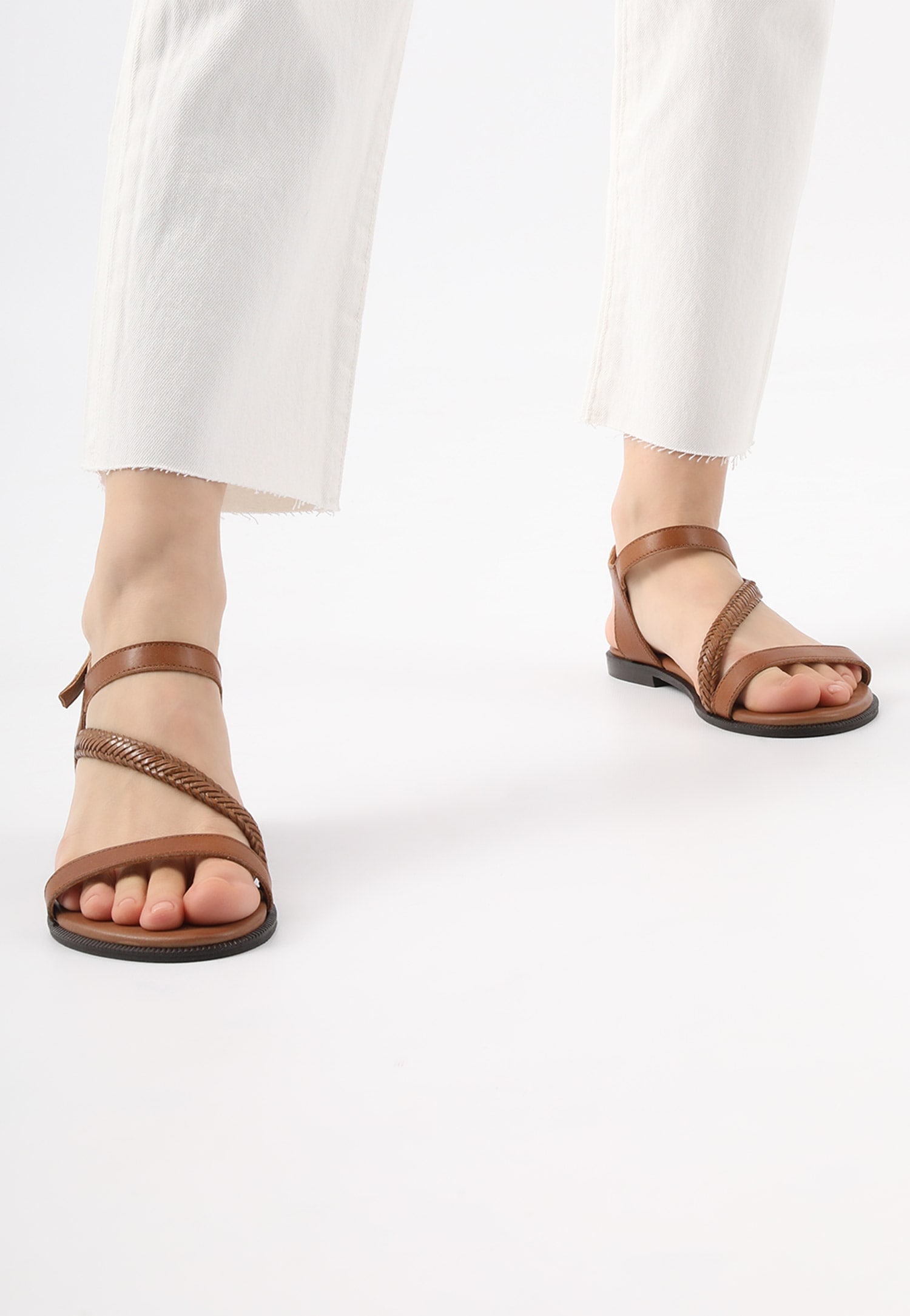 Złote sandały damskie na płaskiej podeszwie