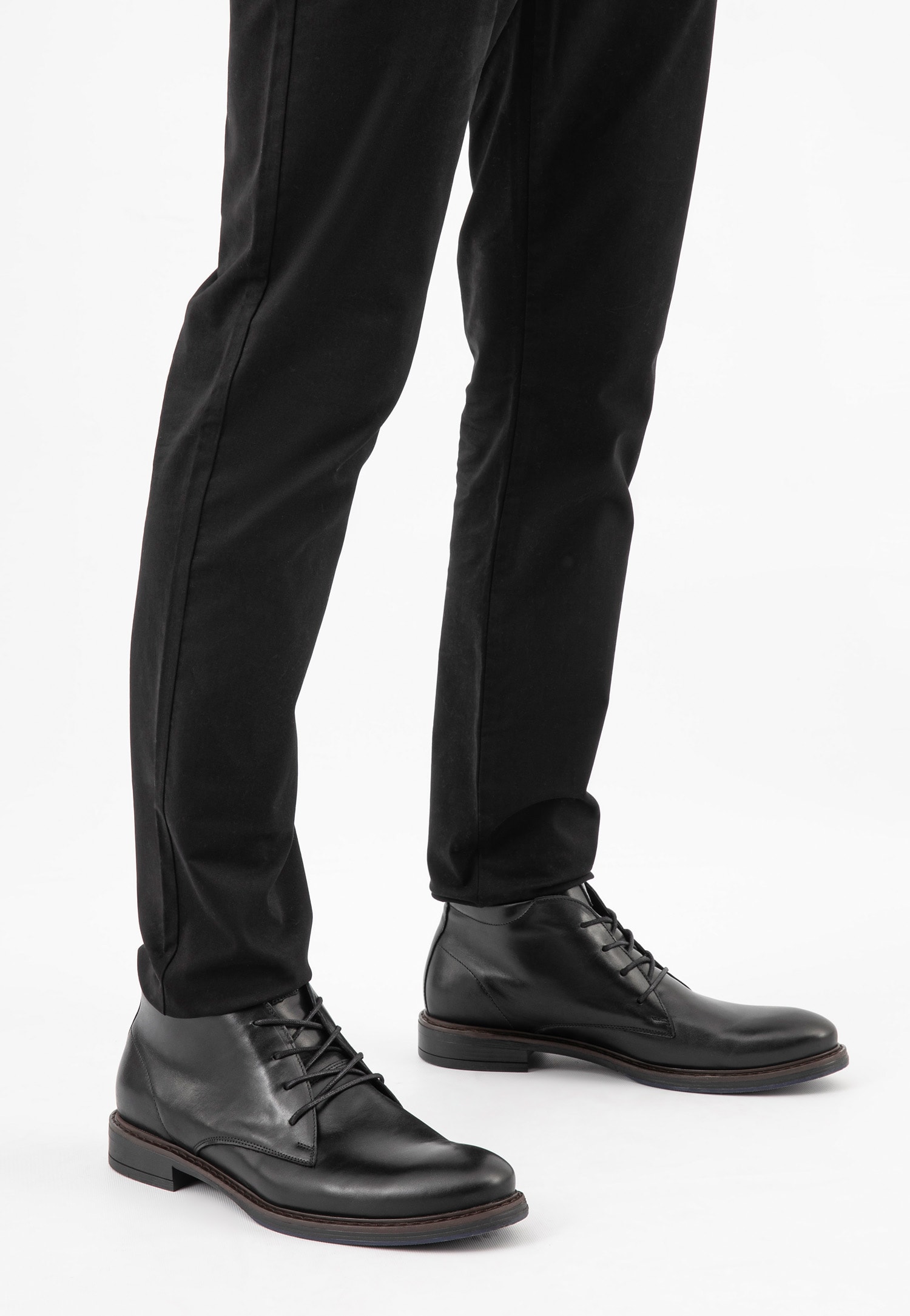 Czarne męskie trzewiki w stylu miejskim ze skóry licowej