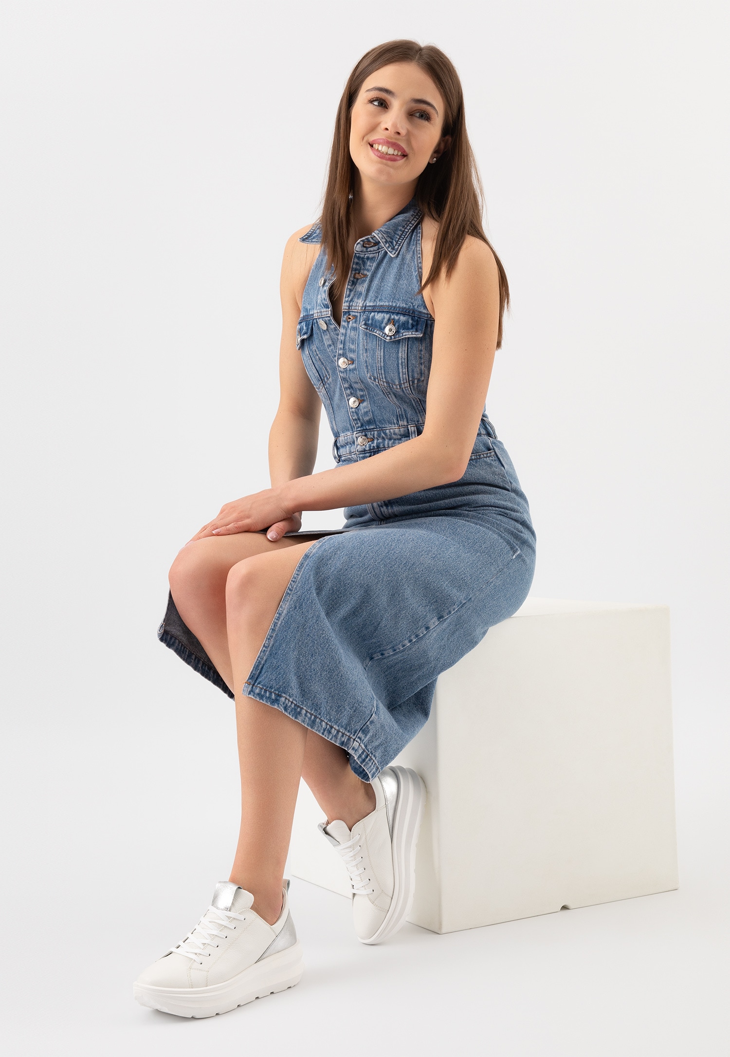 Białe sneakersy damskie ze srebrnymi wstawkami