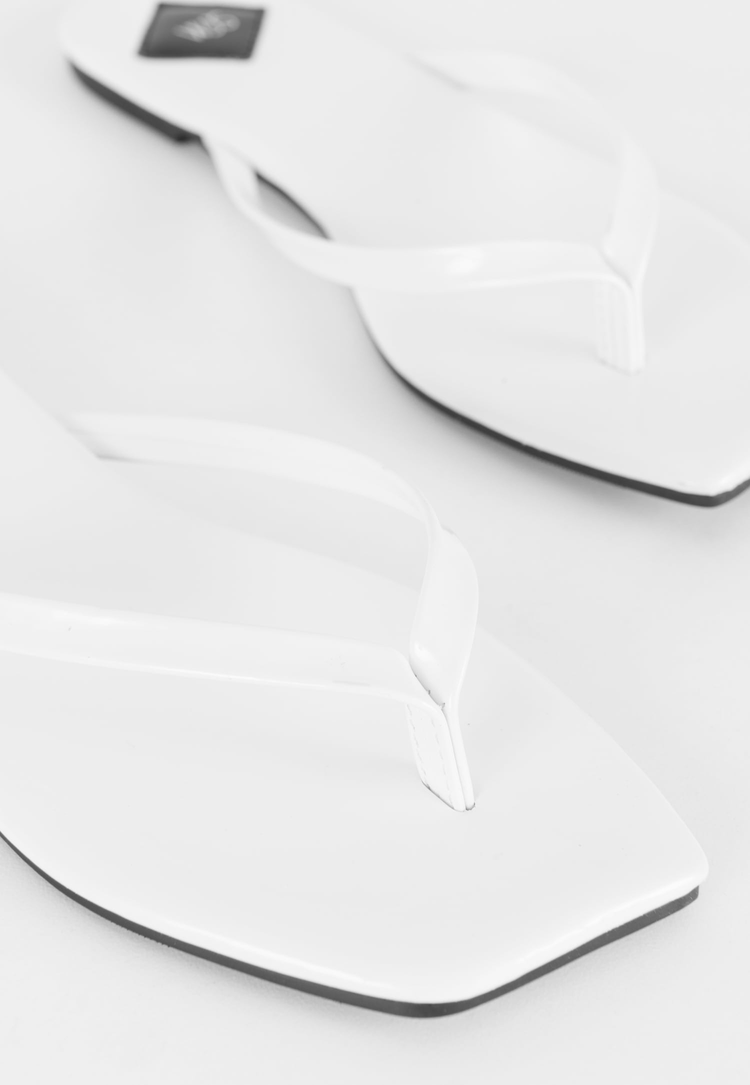 Płaskie japonki damskie w kolorze miętowym