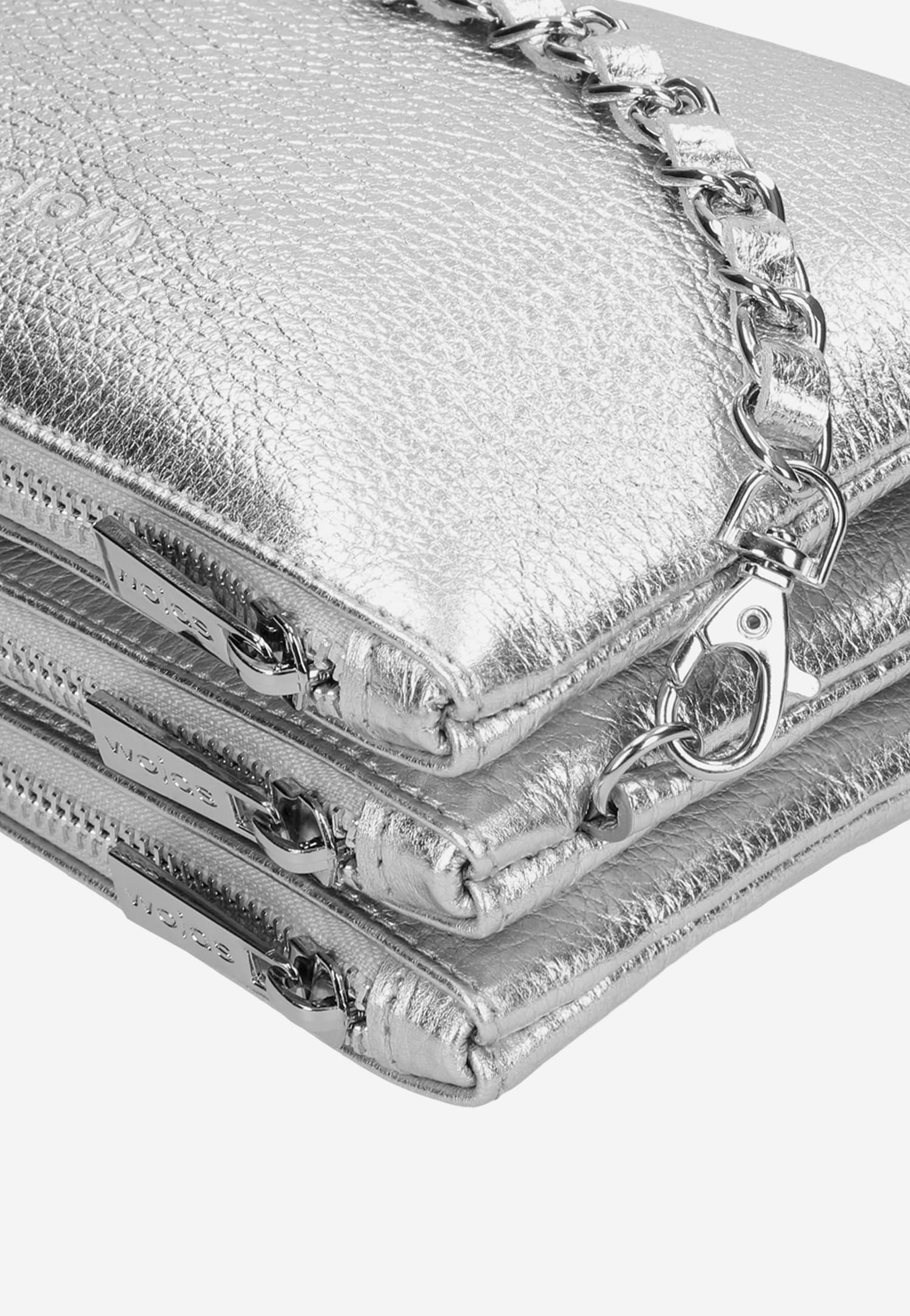 Mała złota torebka damska z ozdobnym łańcuszkiem